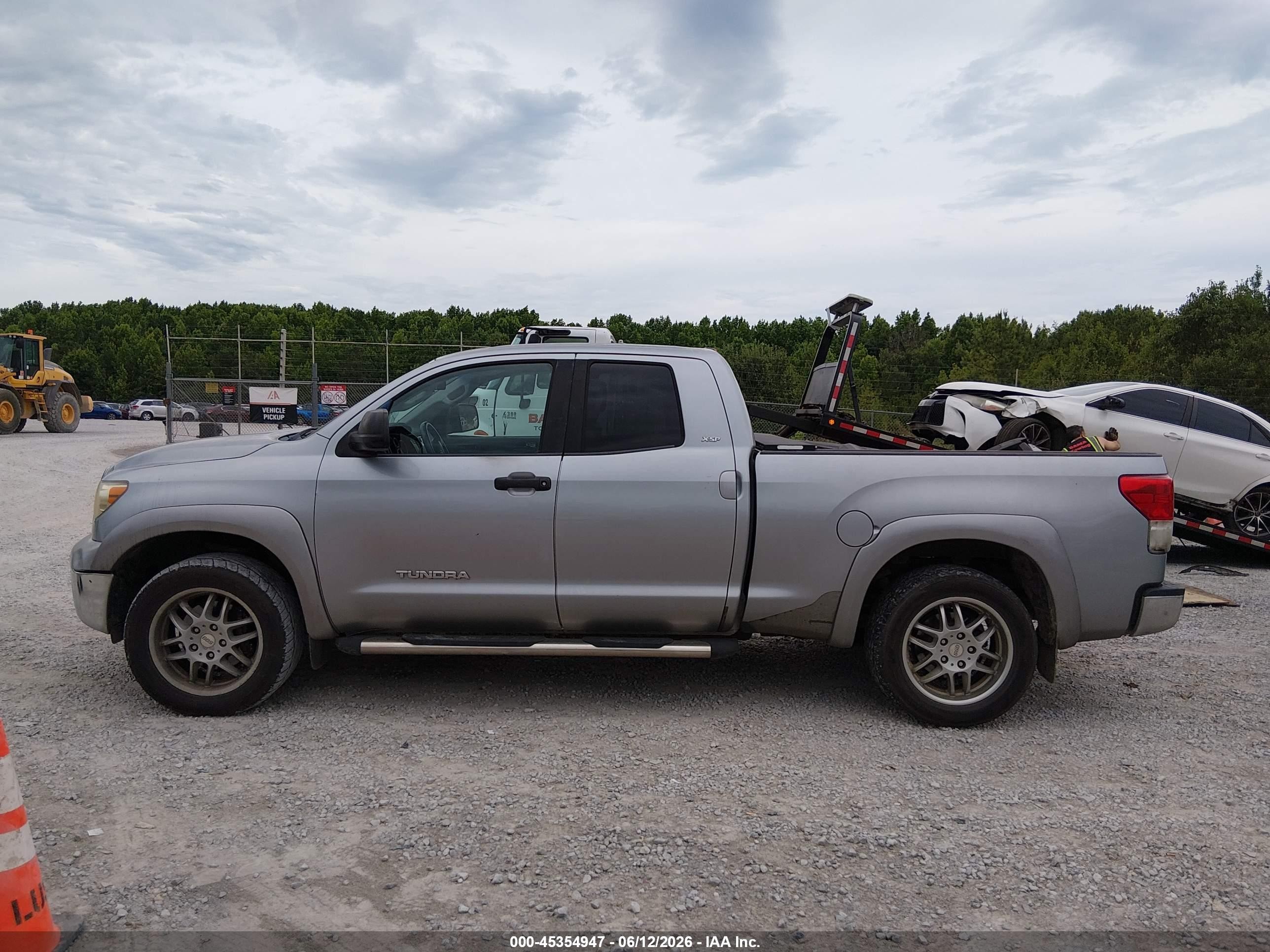 2010 Toyota Tundra Grade 4.6l V8 Серебряный vin: 5TFRM5F16AX019413