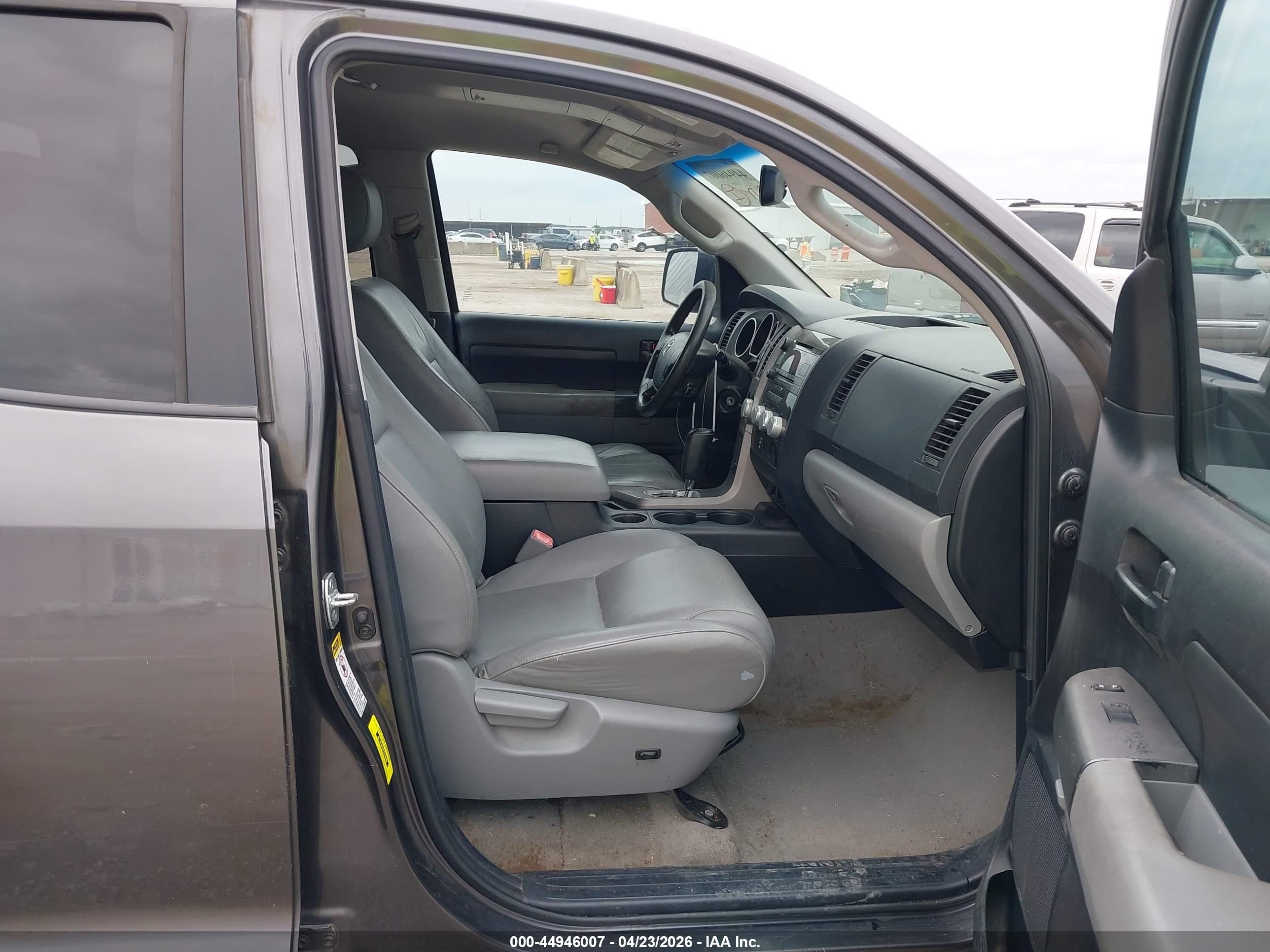 2011 Toyota Tundra Grade 4.6l V8 Gray vin: 5TFRM5F16BX025987