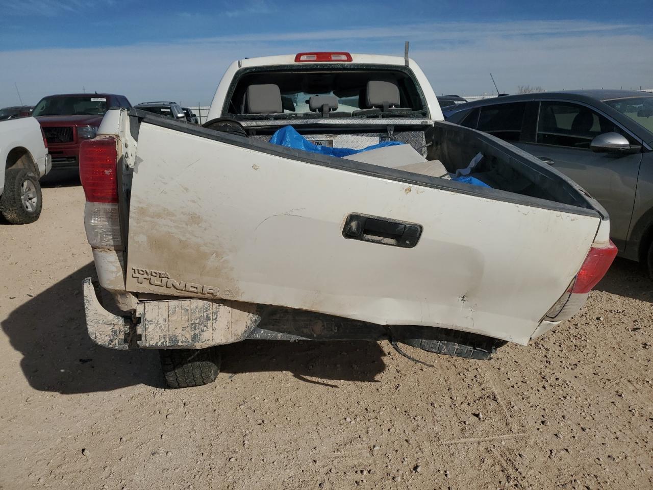 2011 Toyota Tundra Grade White vin: 5TFRM5F16BX030929