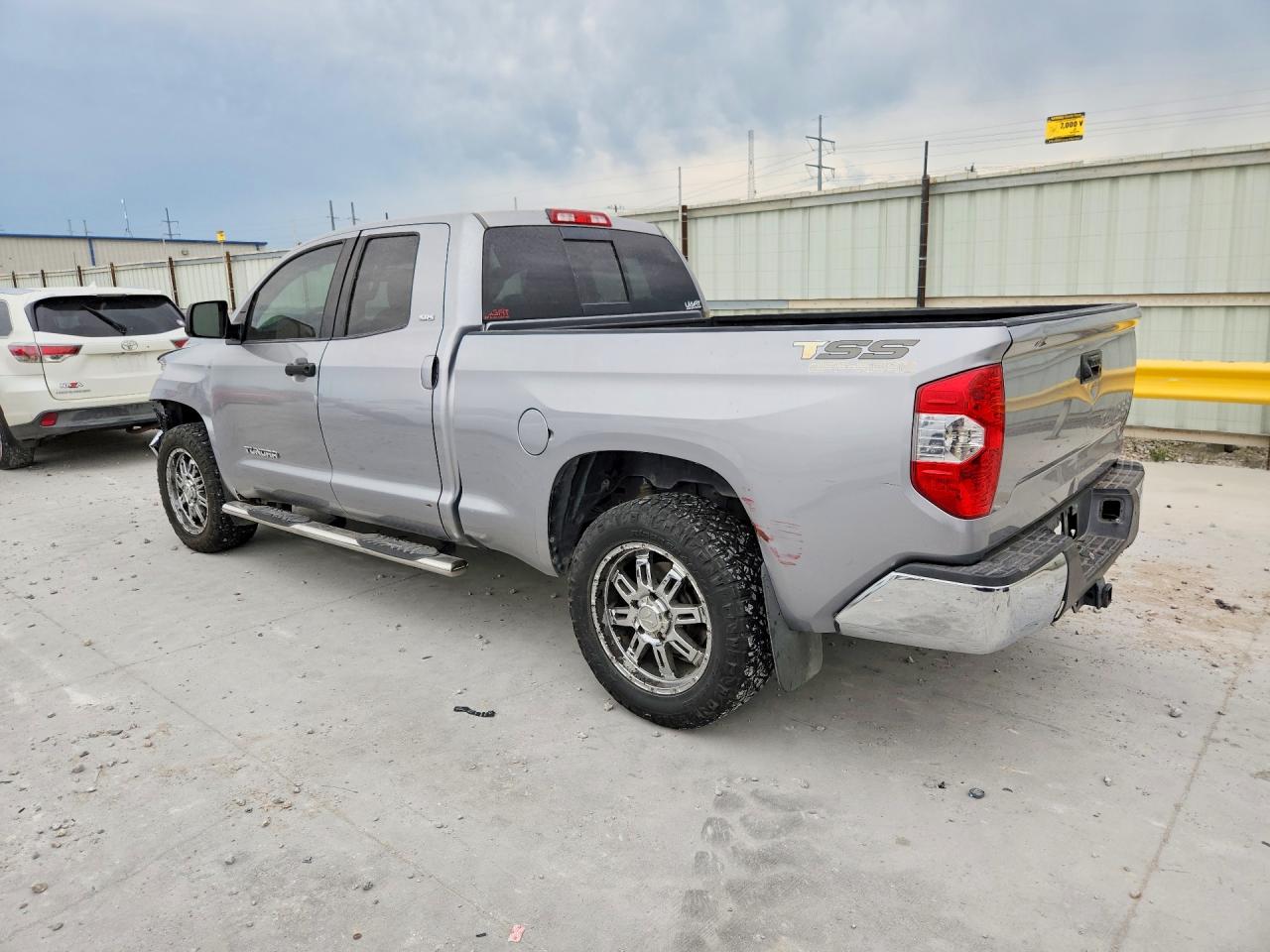 2014 Toyota Tundra Sr5 Silver vin: 5TFRM5F16EX068486