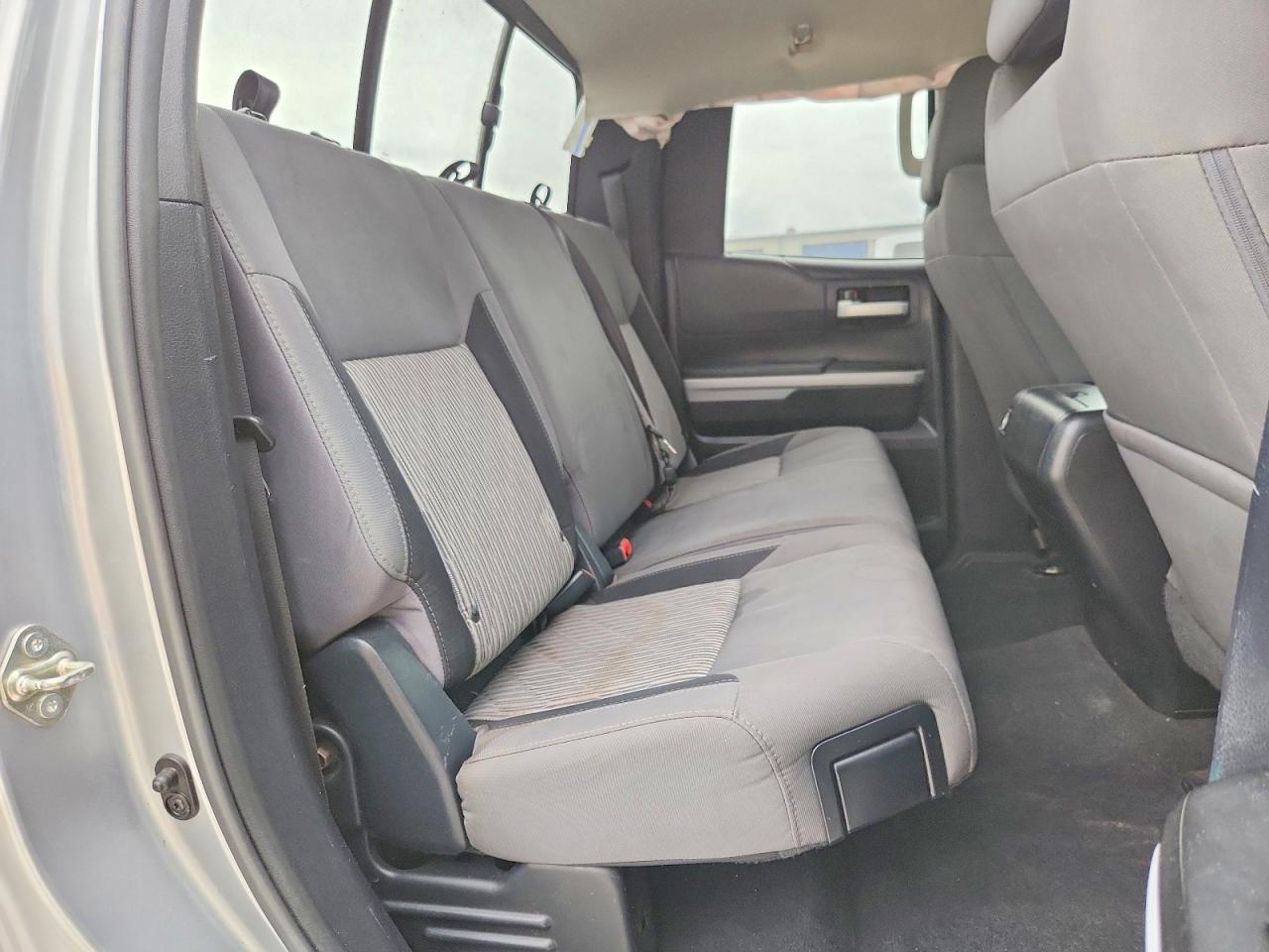 2014 Toyota Tundra Sr5 Silver vin: 5TFRM5F16EX068486