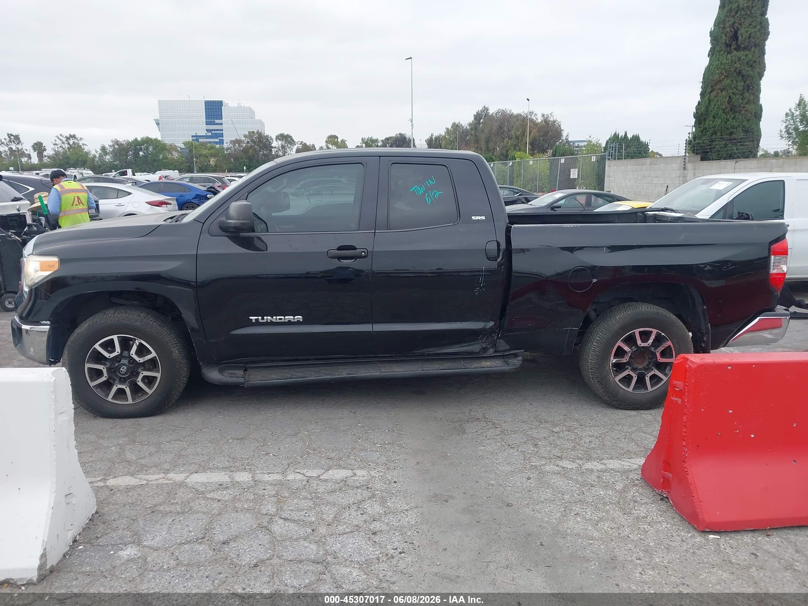 2015 Toyota Tundra Sr5 4.6l V8 Black vin: 5TFRM5F16FX092661