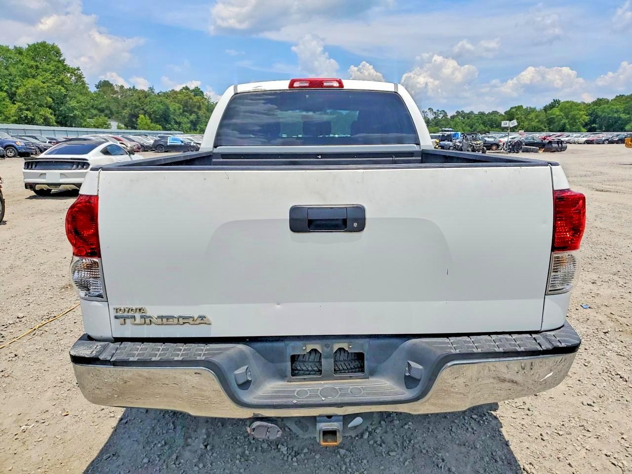 2010 Toyota Tundra Double Cab Sr5 White vin: 5TFRM5F17AX008193