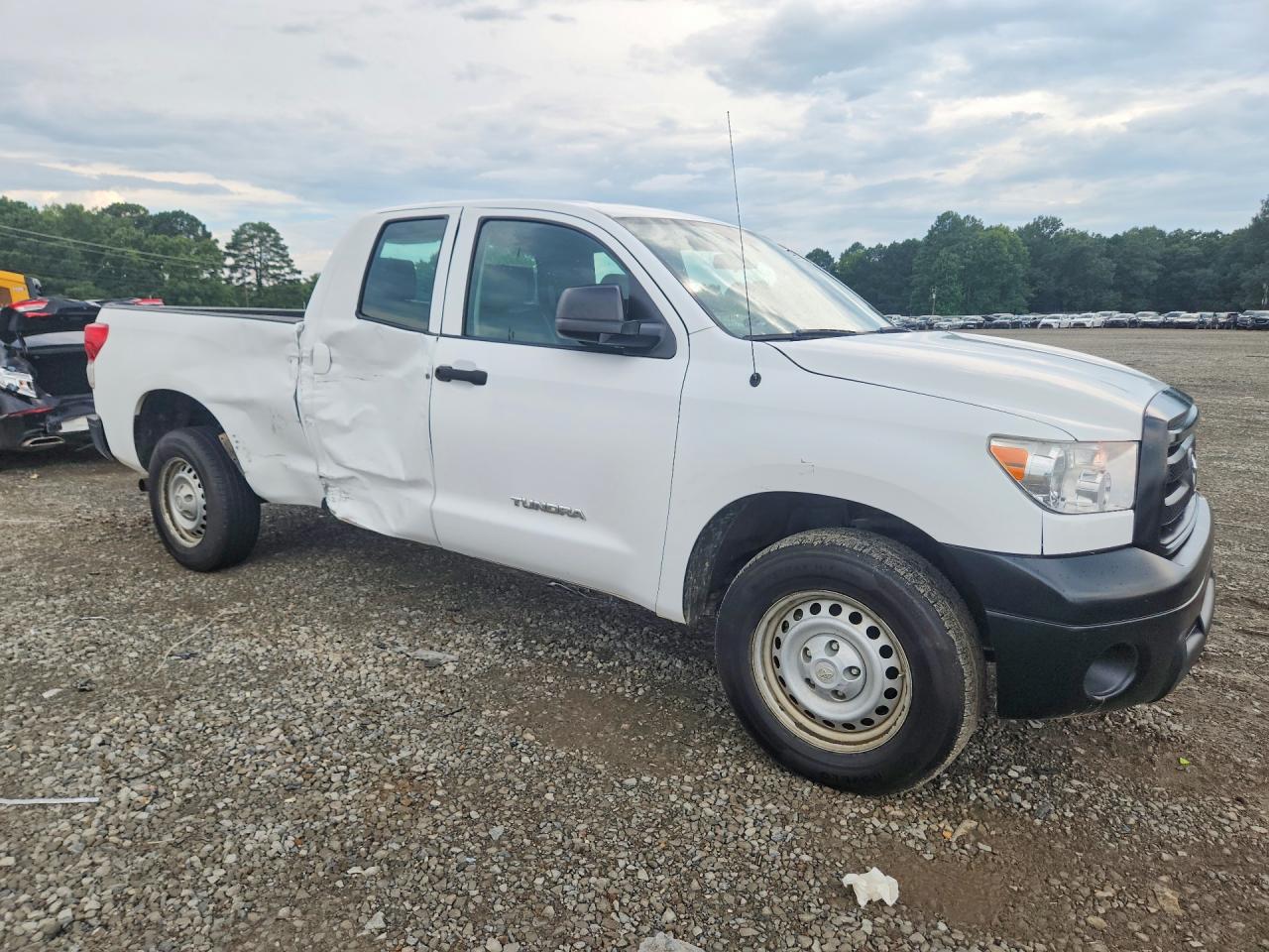 2010 Toyota Tundra Double Cab Sr5 White vin: 5TFRM5F17AX016939