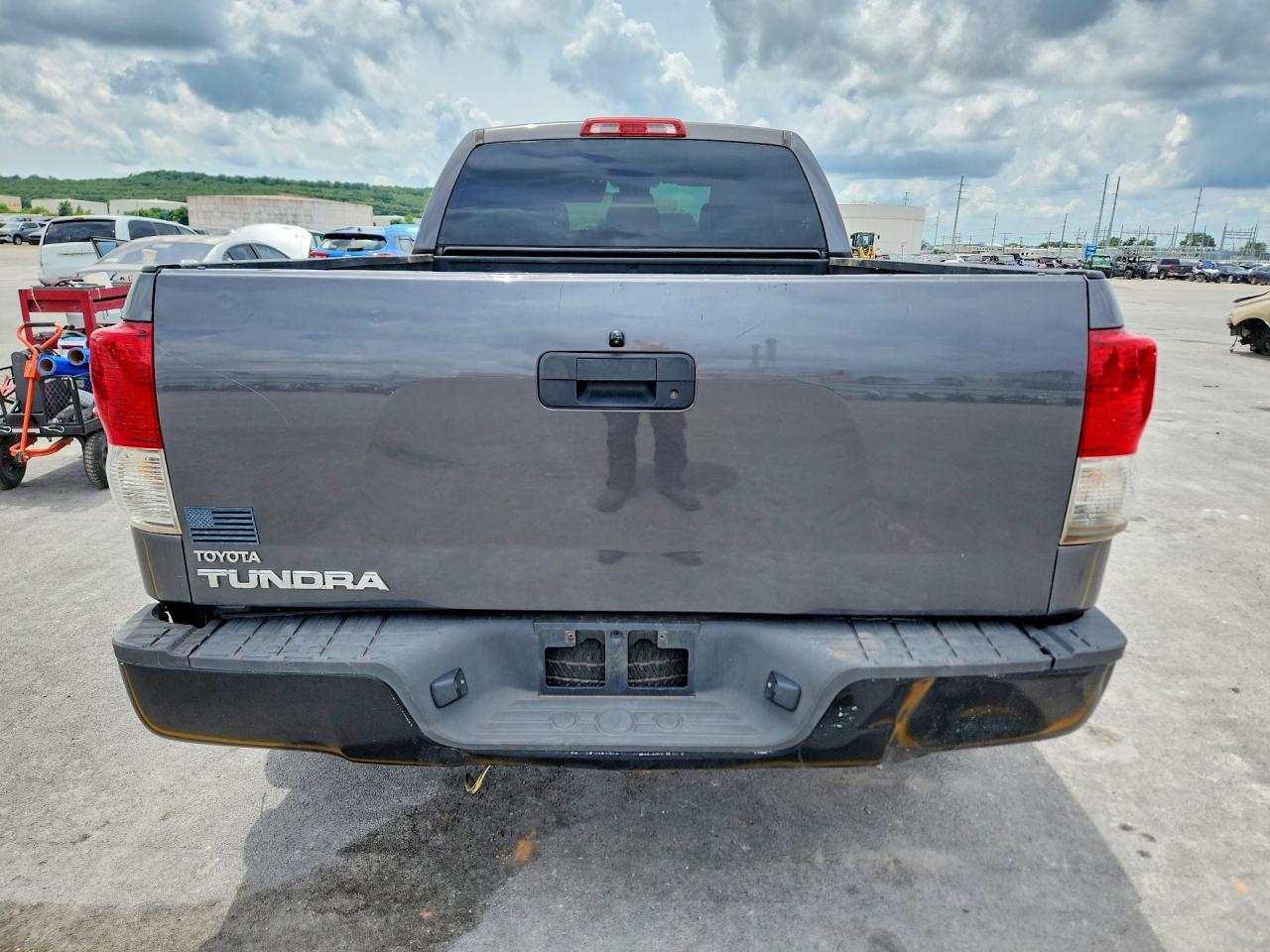 2011 Toyota Tundra Double Cab Sr5 Серый vin: 5TFRM5F17BX022564
