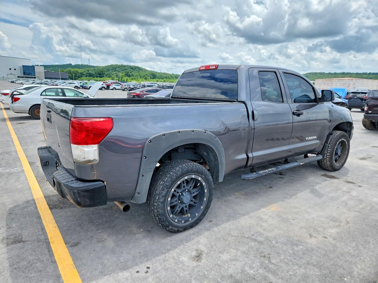 2011 Toyota Tundra Double Cab Sr5 Серый vin: 5TFRM5F17BX022564