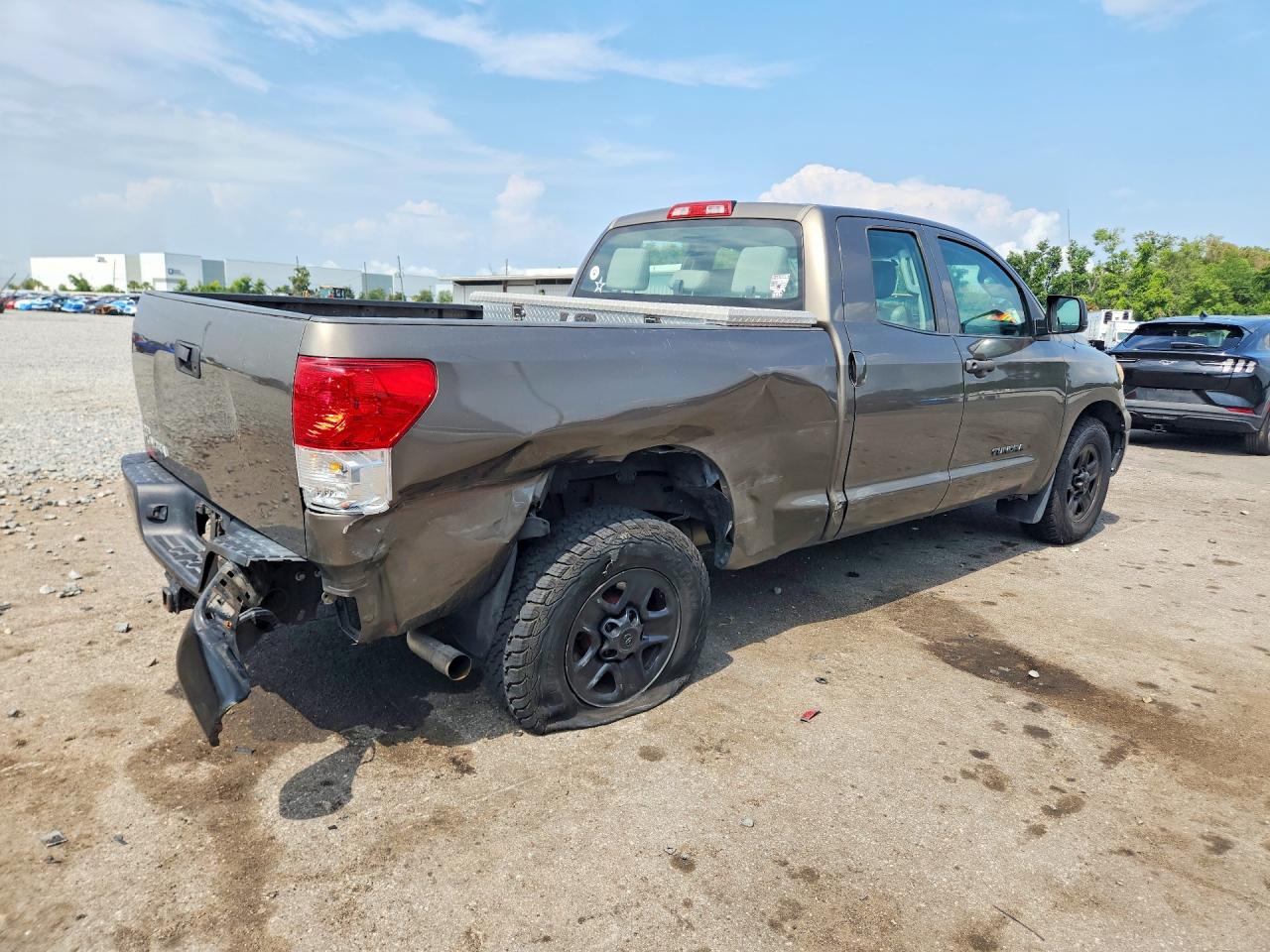 2011 Toyota Tundra Double Cab Sr5 Gray vin: 5TFRM5F17BX027540