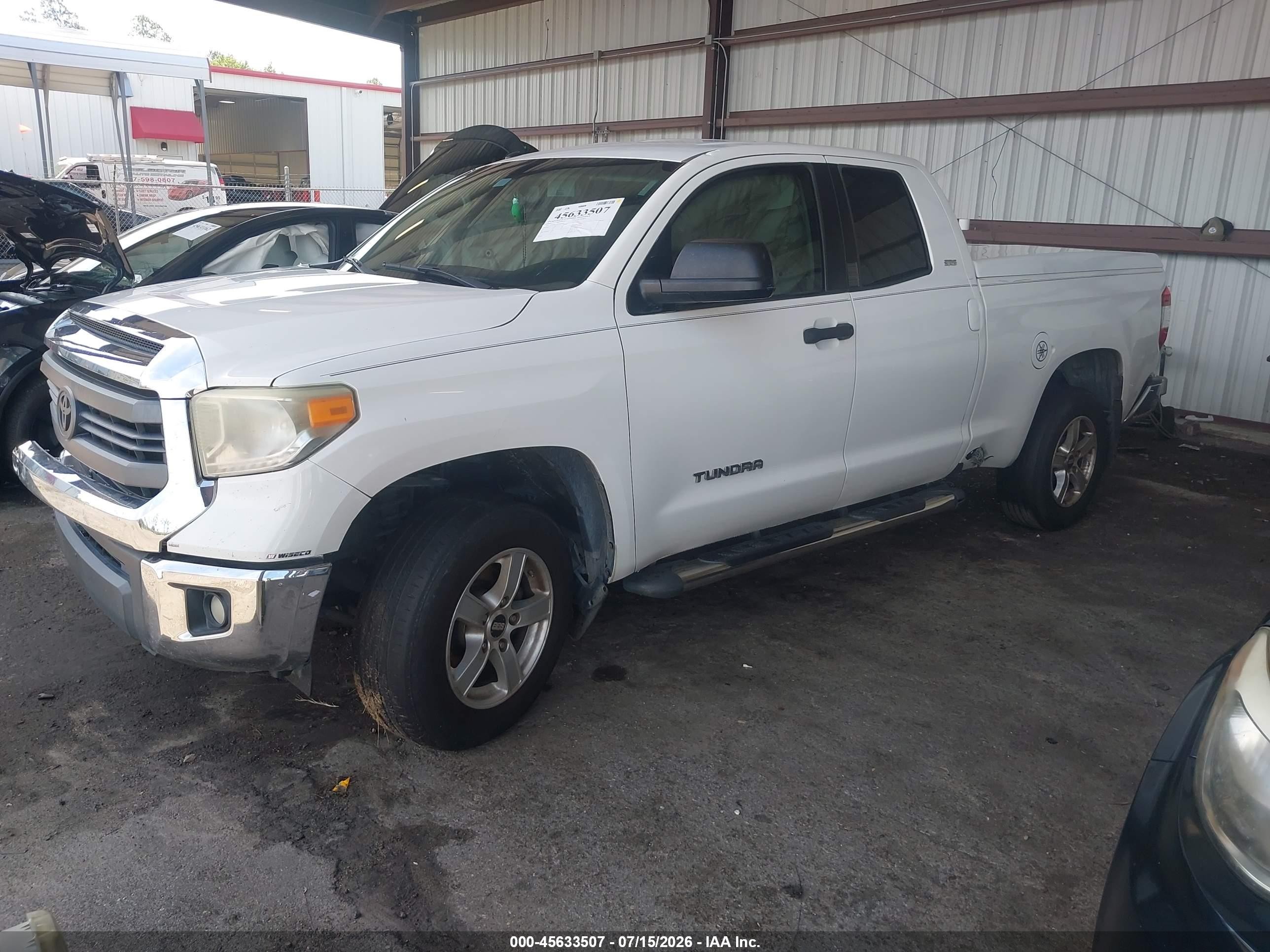 2014 Toyota Tundra Sr5 4.6l V8 White vin: 5TFRM5F17EX072482