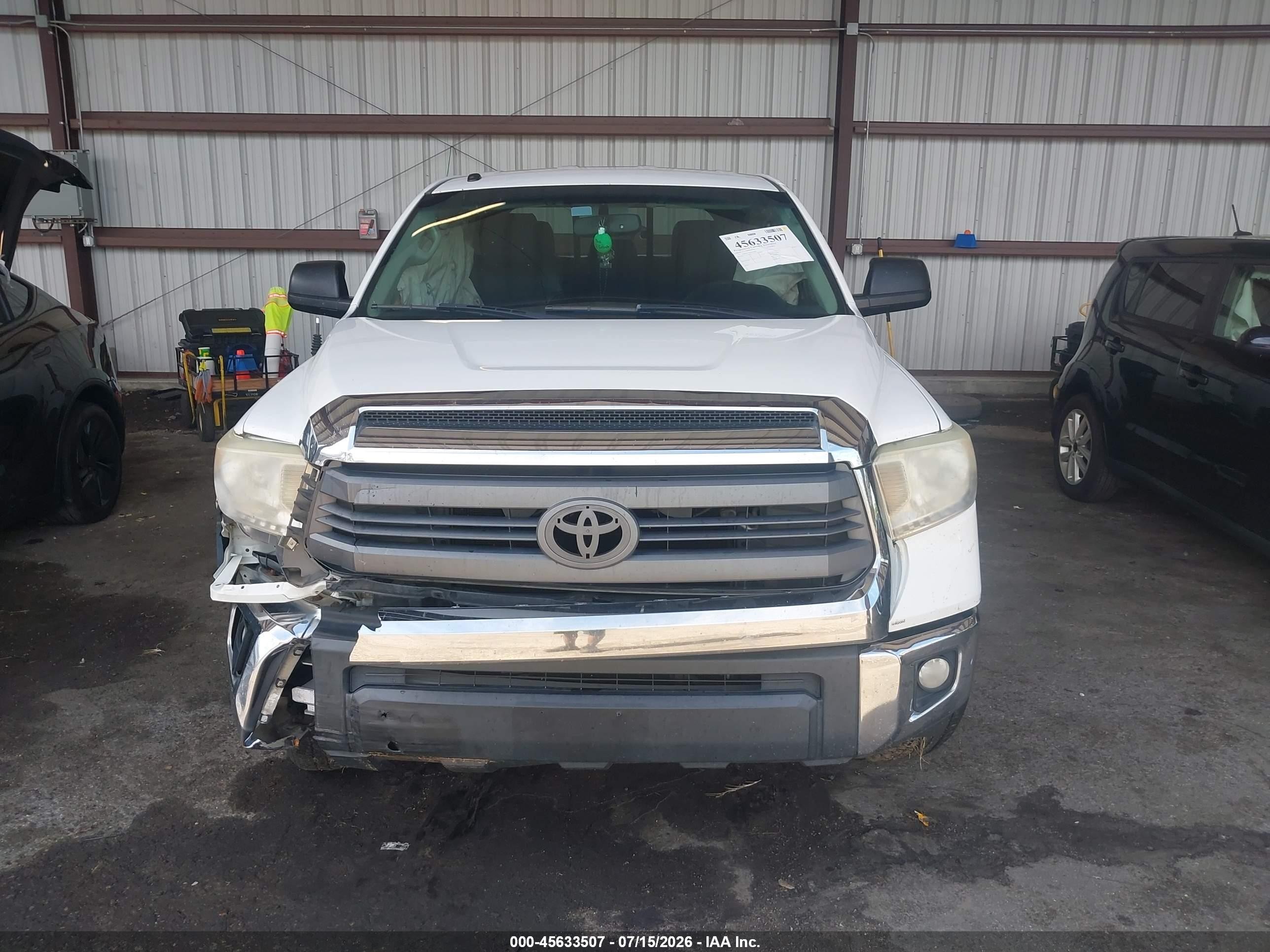 2014 Toyota Tundra Sr5 4.6l V8 White vin: 5TFRM5F17EX072482