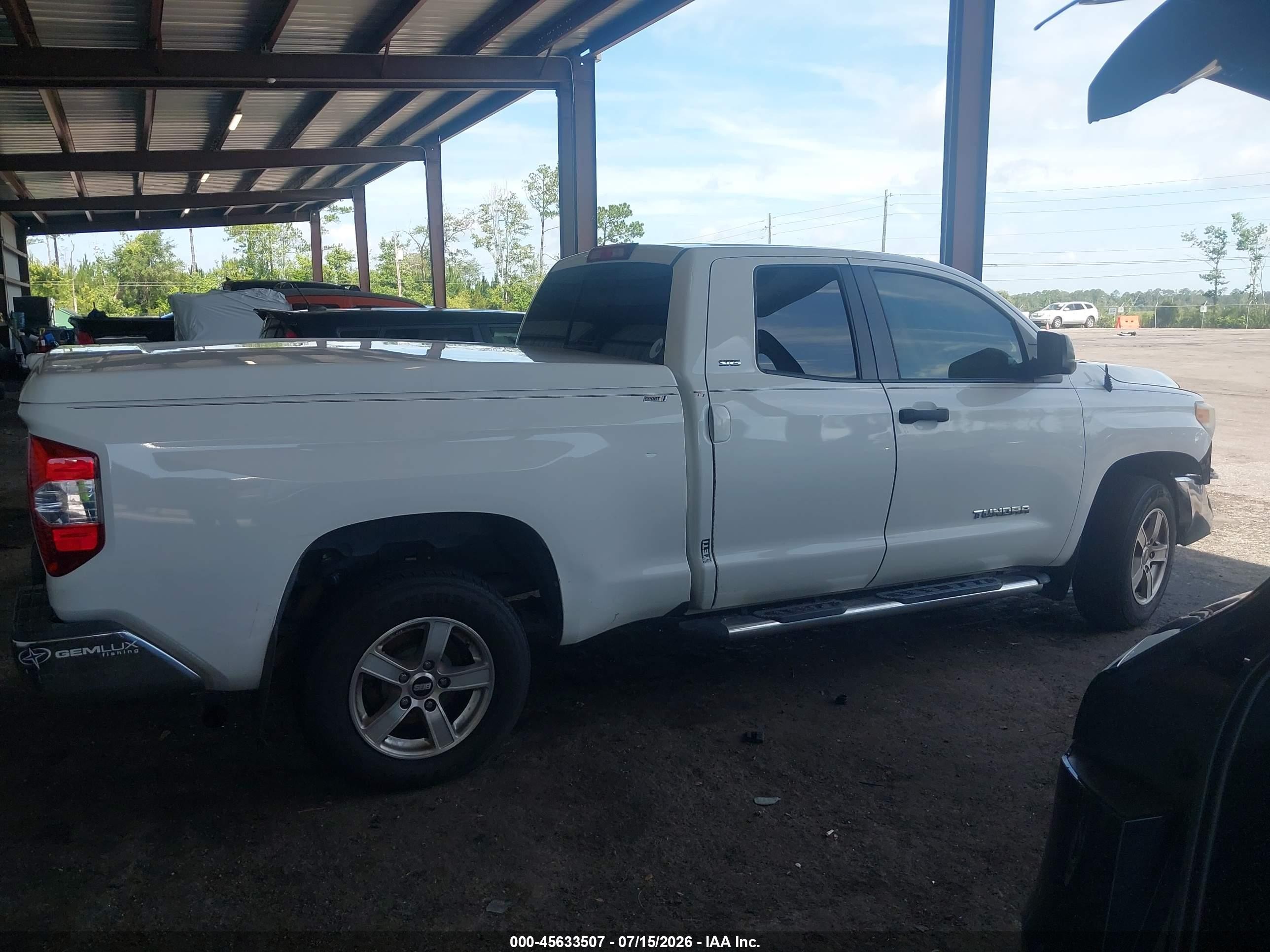 2014 Toyota Tundra Sr5 4.6l V8 White vin: 5TFRM5F17EX072482