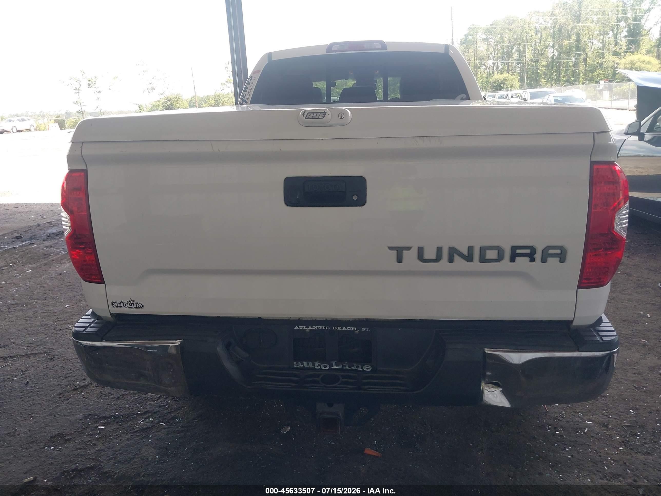2014 Toyota Tundra Sr5 4.6l V8 White vin: 5TFRM5F17EX072482