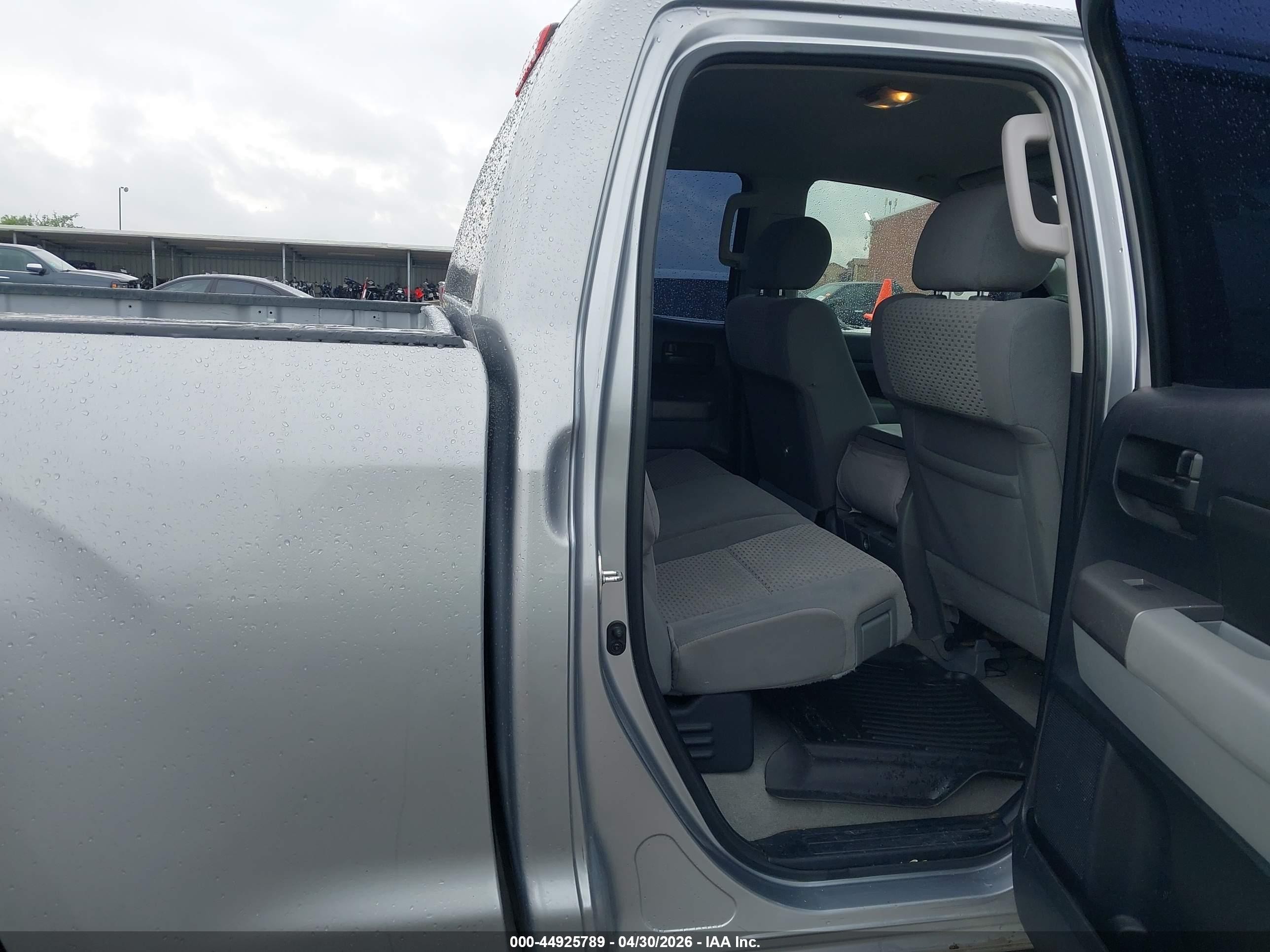2011 Toyota Tundra Grade 4.6l V8 Silver vin: 5TFRM5F18BX021892