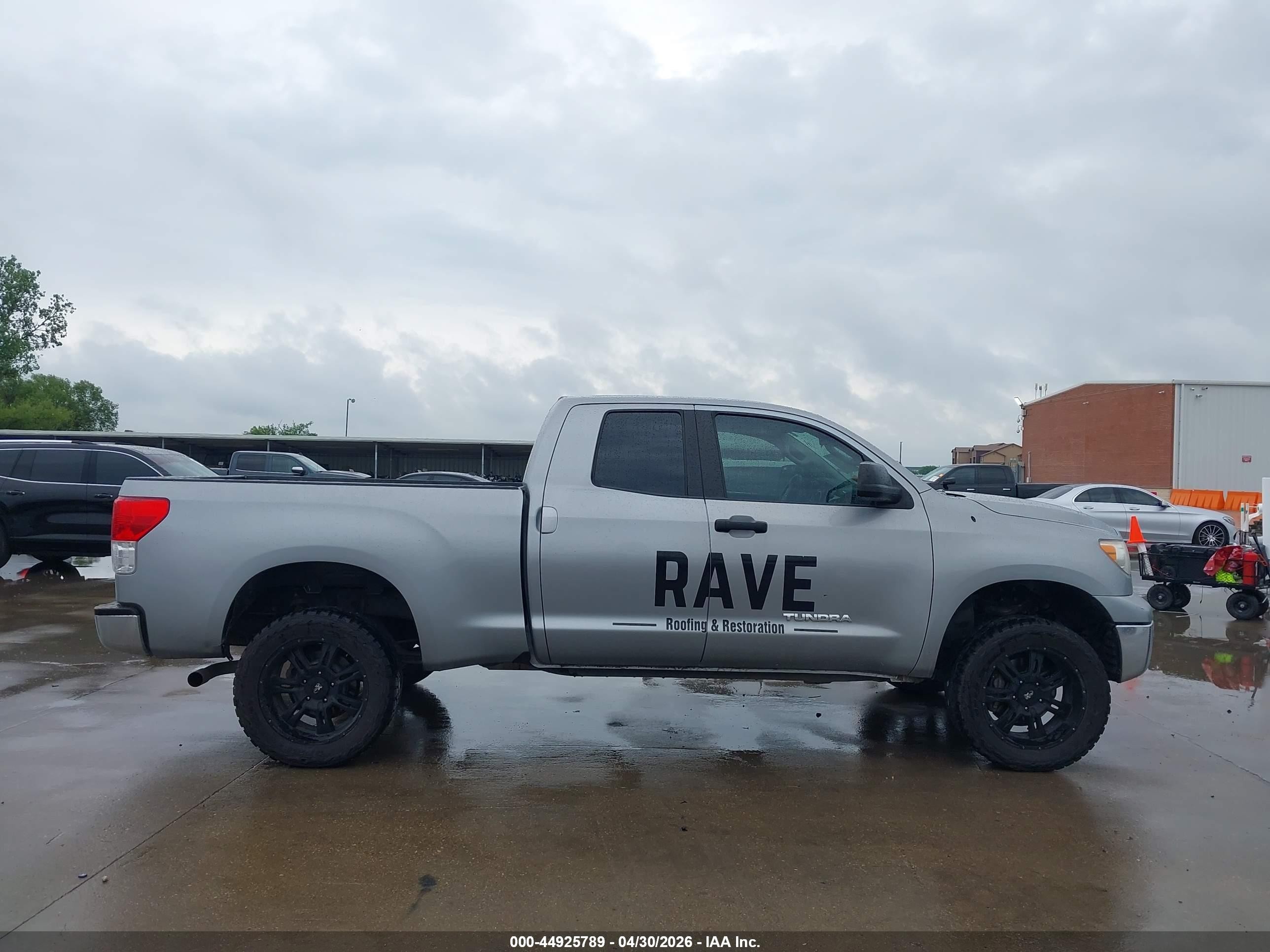 2011 Toyota Tundra Grade 4.6l V8 Silver vin: 5TFRM5F18BX021892