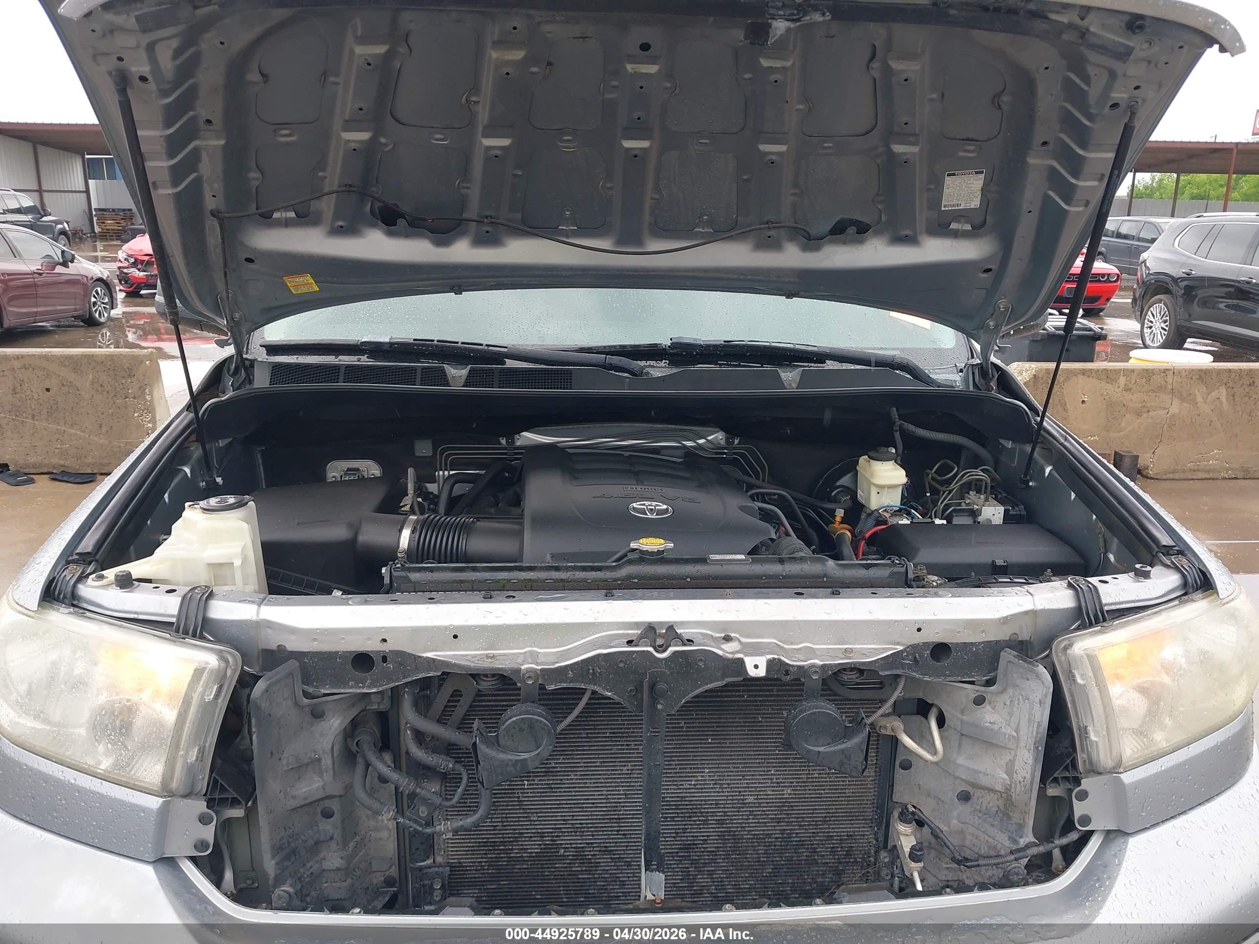 2011 Toyota Tundra Grade 4.6l V8 Silver vin: 5TFRM5F18BX021892