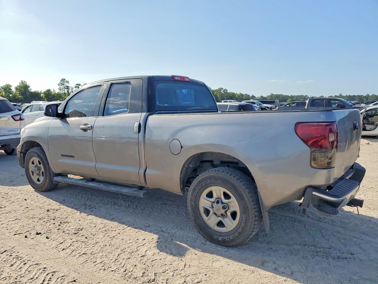 2011 Toyota Tundra Double Cab Sr5 Серебряный vin: 5TFRM5F18BX022489