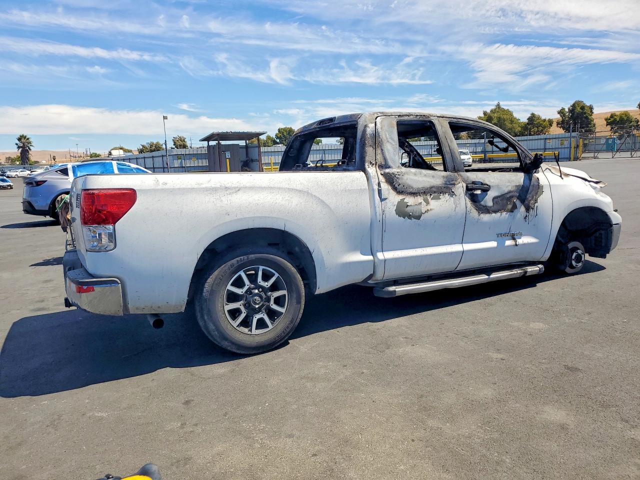 2011 Toyota Tundra Double Cab Sr5 Burn vin: 5TFRM5F18BX032634