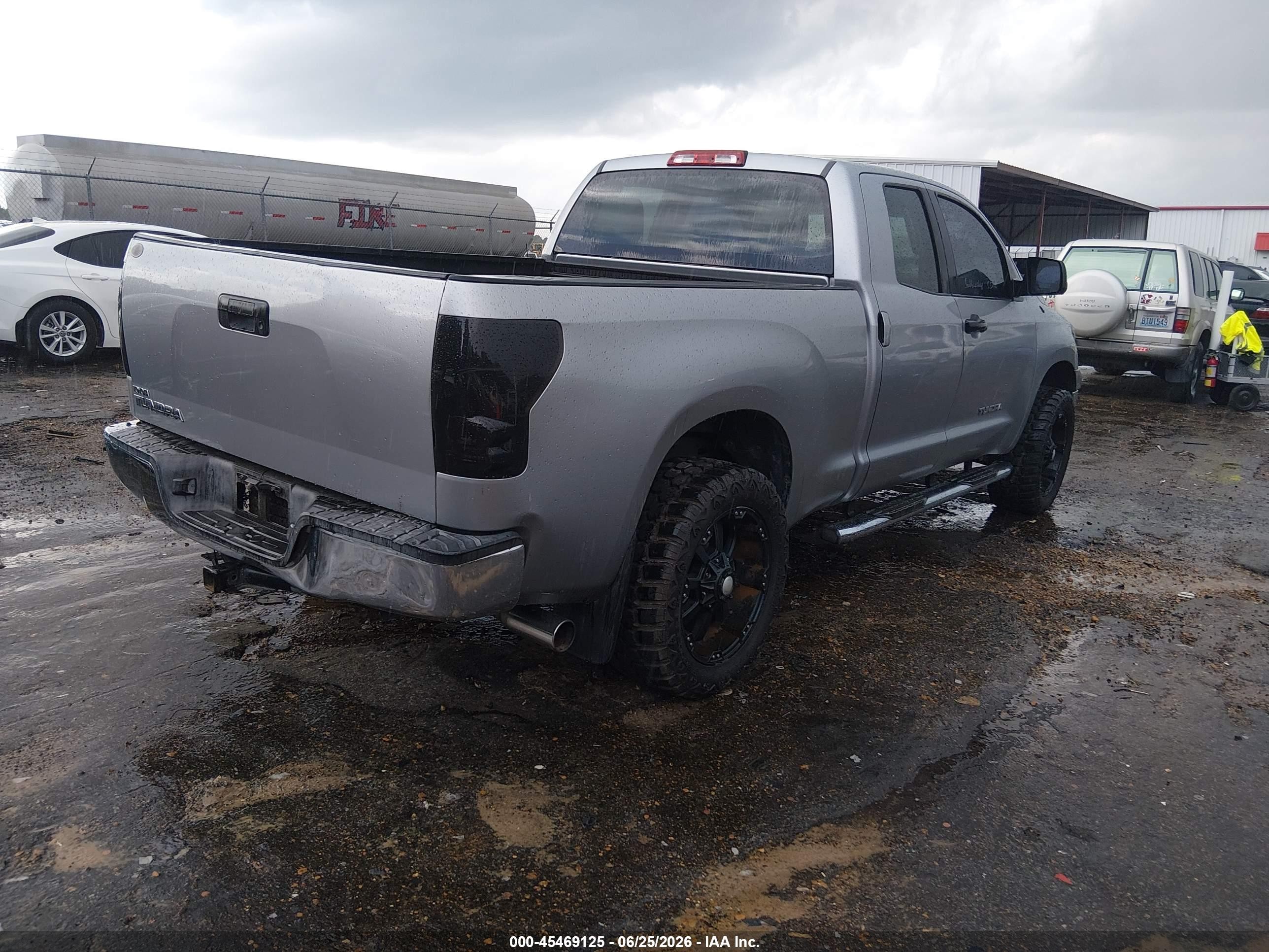 2012 Toyota Tundra Grade 4.6l V8 Silver vin: 5TFRM5F18CX040881