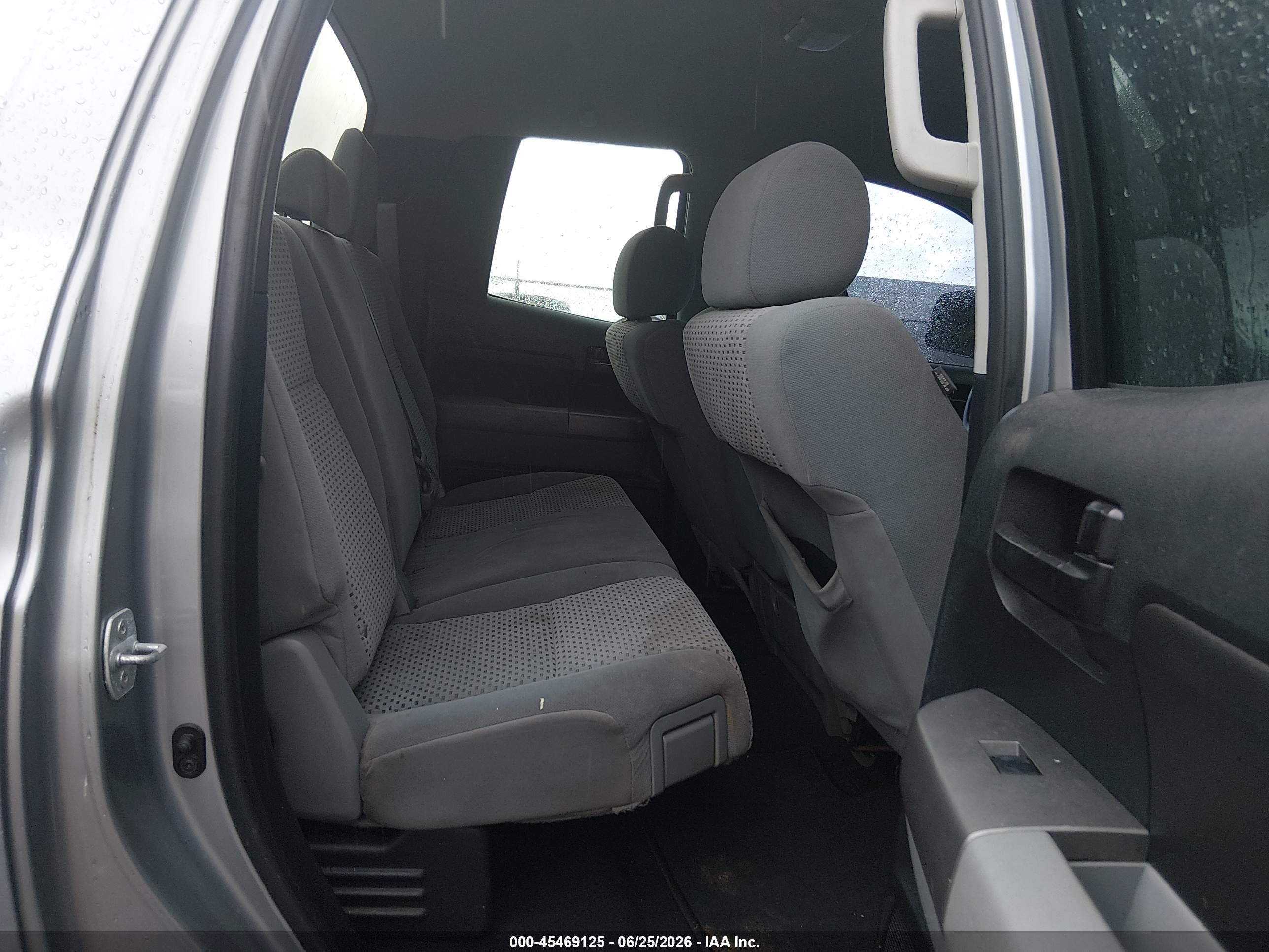 2012 Toyota Tundra Grade 4.6l V8 Silver vin: 5TFRM5F18CX040881
