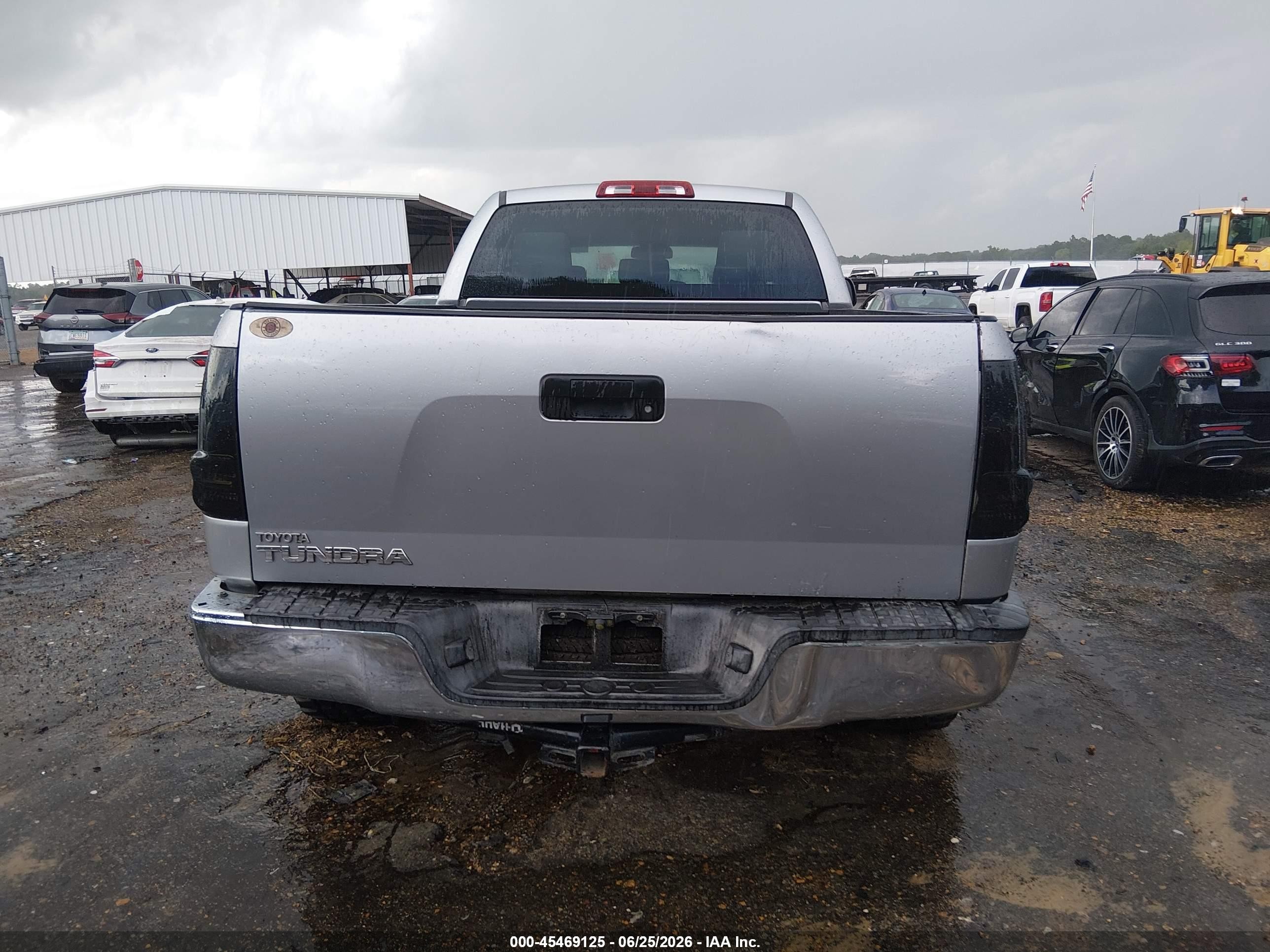 2012 Toyota Tundra Grade 4.6l V8 Silver vin: 5TFRM5F18CX040881