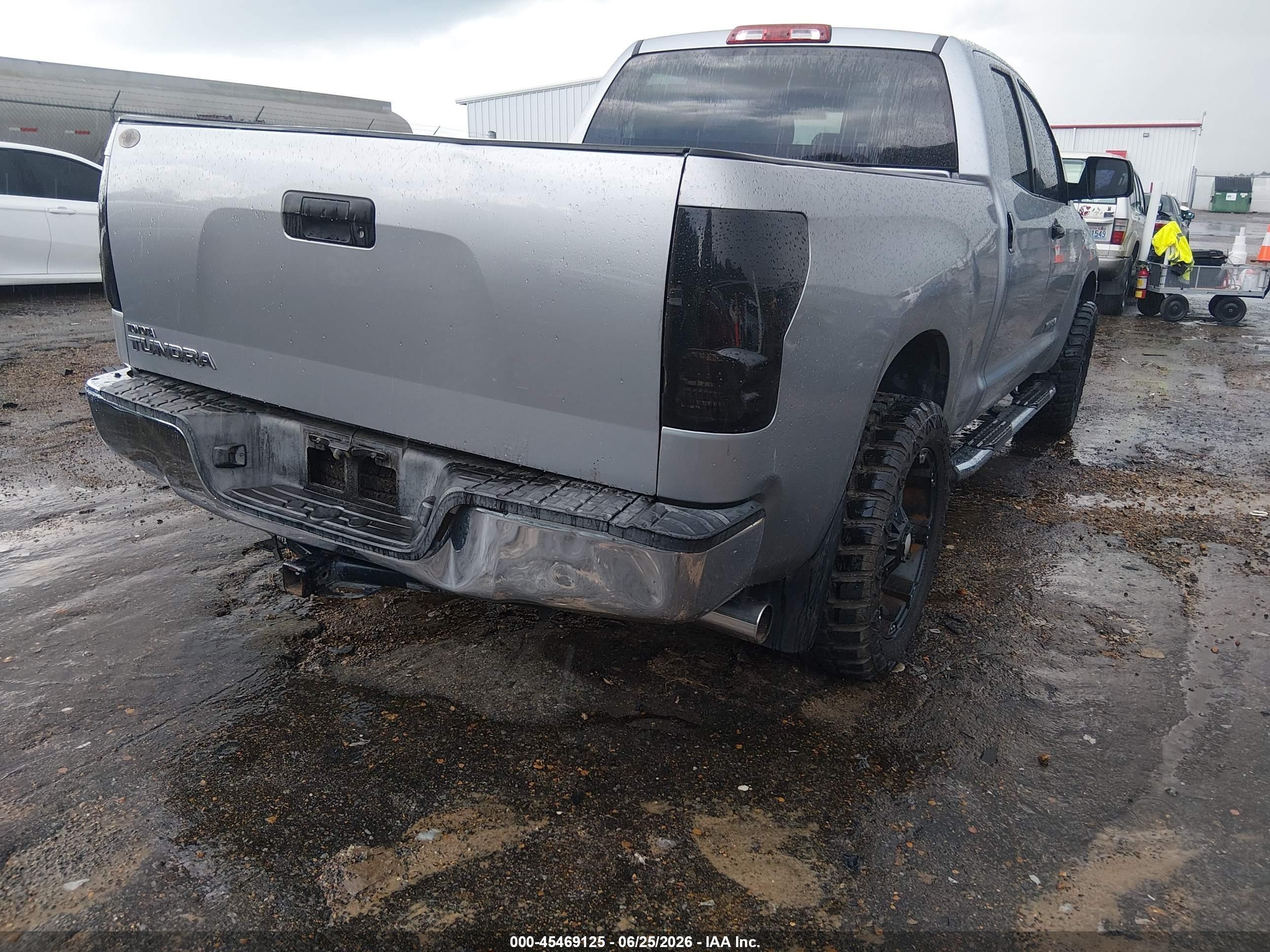 2012 Toyota Tundra Grade 4.6l V8 Silver vin: 5TFRM5F18CX040881