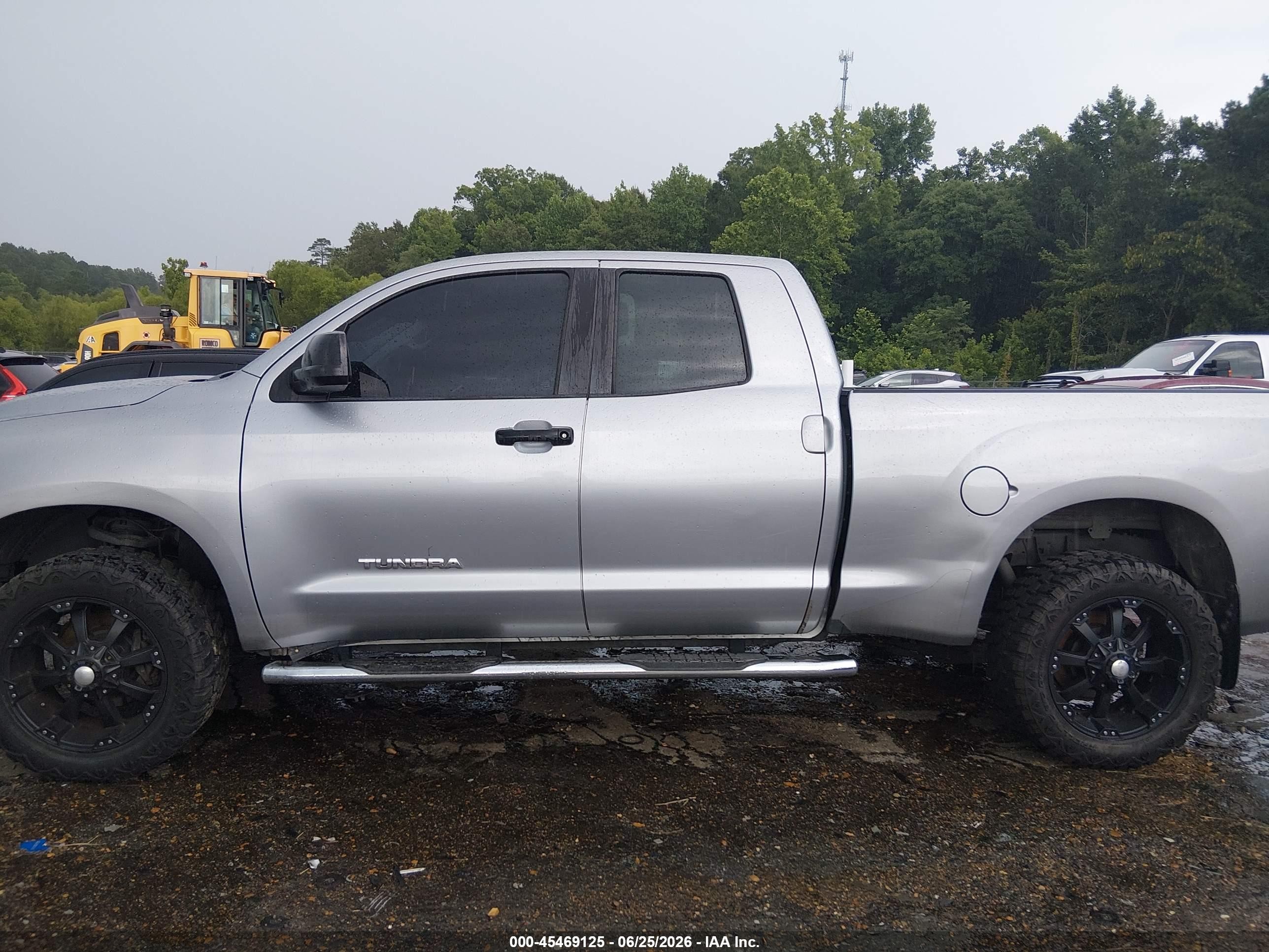 2012 Toyota Tundra Grade 4.6l V8 Silver vin: 5TFRM5F18CX040881