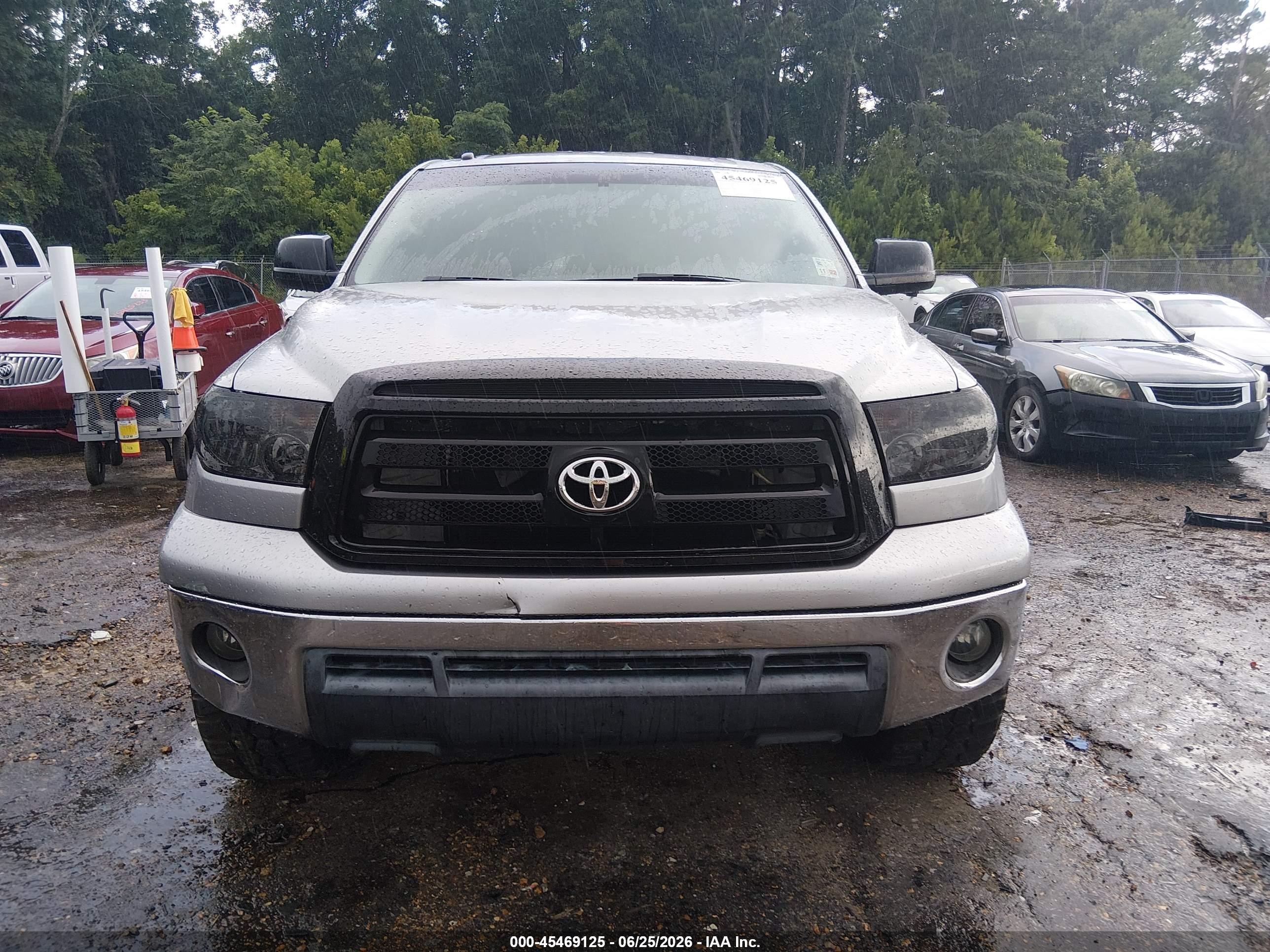 2012 Toyota Tundra Grade 4.6l V8 Silver vin: 5TFRM5F18CX040881