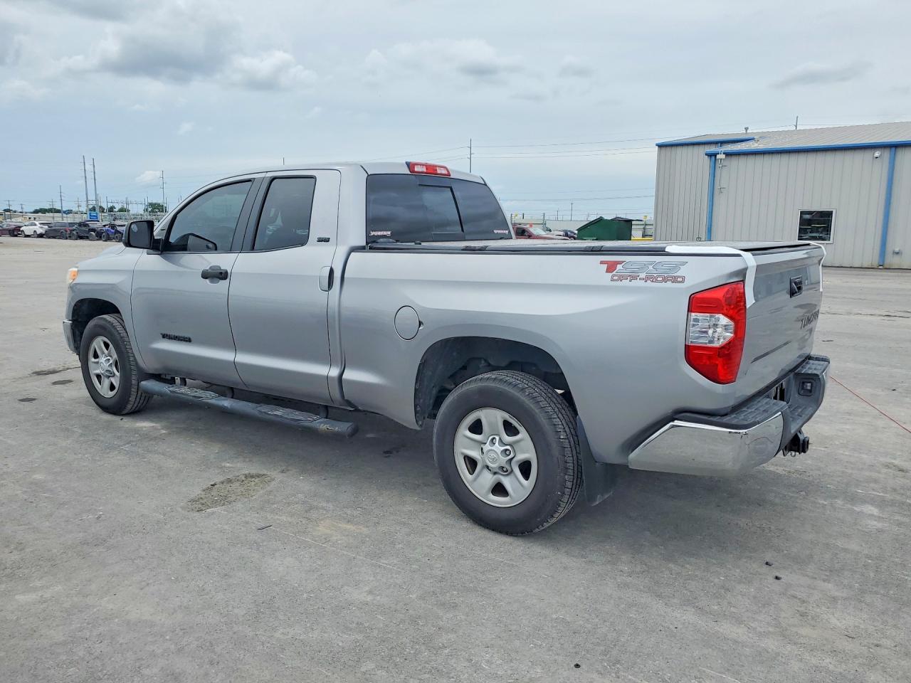 2017 Toyota Tundra Sr5 Серебряный vin: 5TFRM5F18HX114565