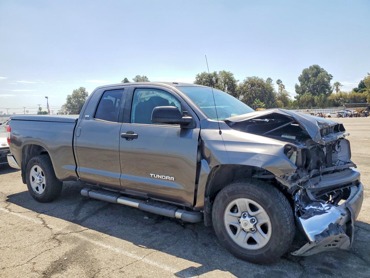 2019 Toyota Tundra Sr5 Gray vin: 5TFRM5F18KX134984