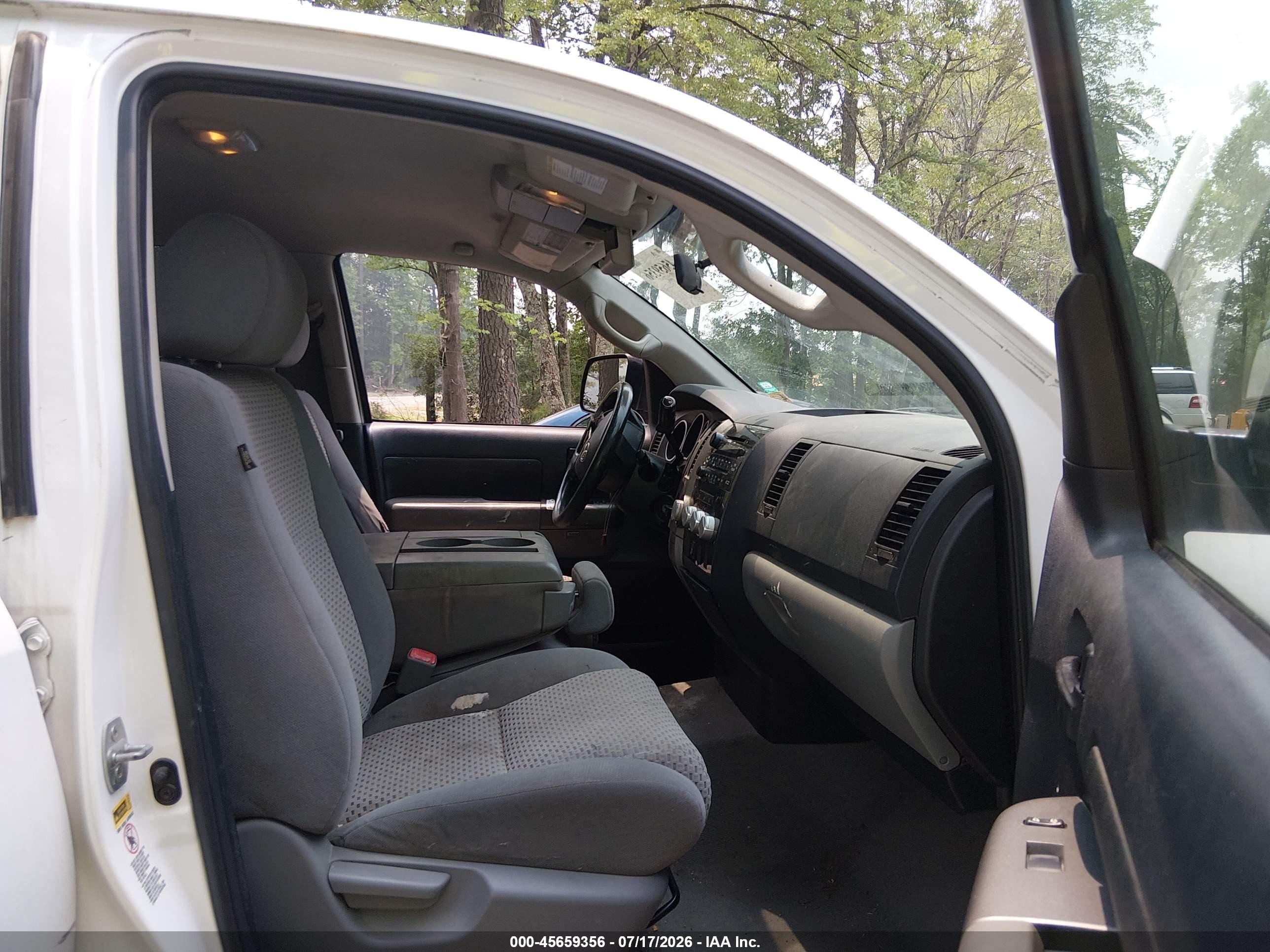 2010 Toyota Tundra Grade 4.6l V8 White vin: 5TFRM5F19AX010639