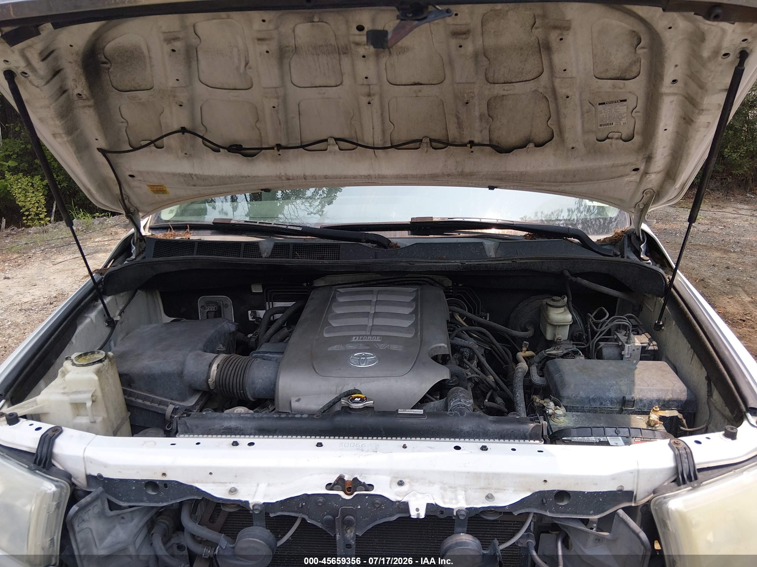 2010 Toyota Tundra Grade 4.6l V8 White vin: 5TFRM5F19AX010639