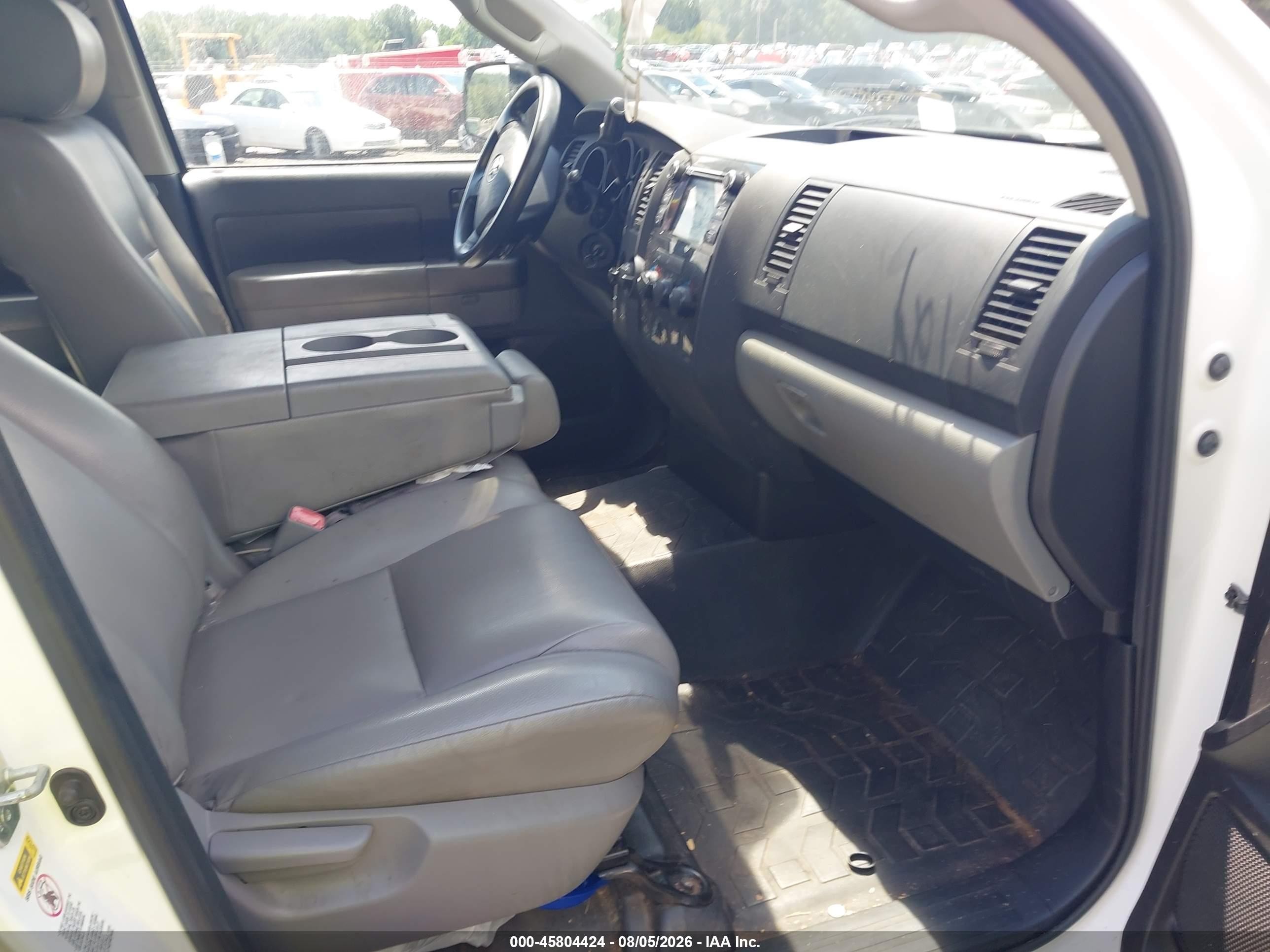 2010 Toyota Tundra Grade 4.6l V8 White vin: 5TFRM5F19AX010866