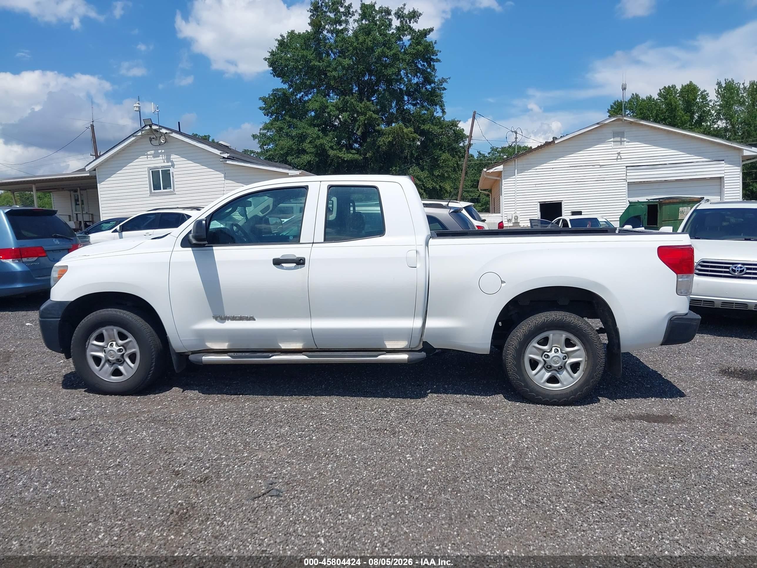 2010 Toyota Tundra Grade 4.6l V8 White vin: 5TFRM5F19AX010866