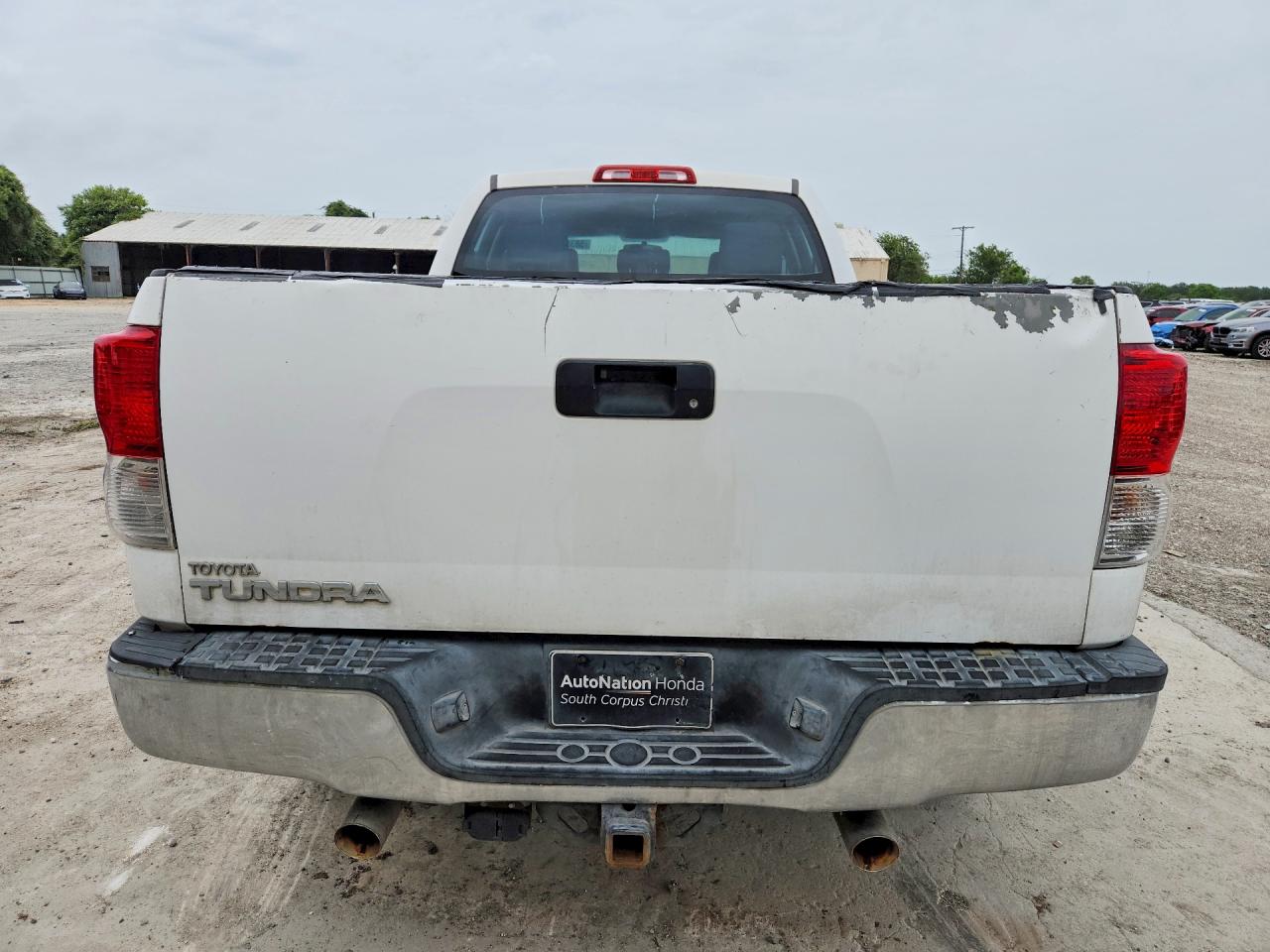 2011 Toyota Tundra Double Cab Sr5 White vin: 5TFRM5F19BX030973
