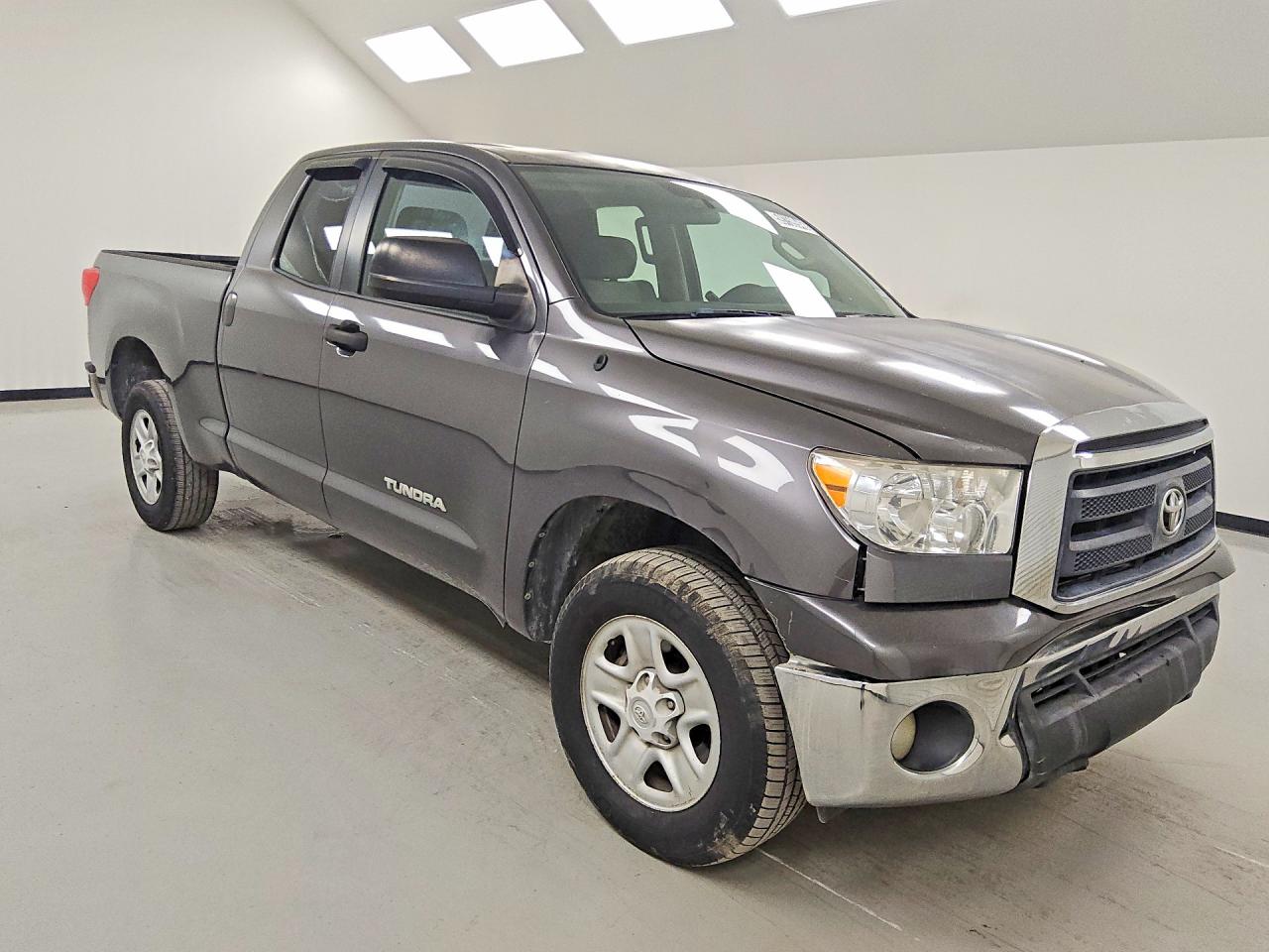 2011 Toyota Tundra Double Cab Sr5 Gray vin: 5TFRM5F19BX034022