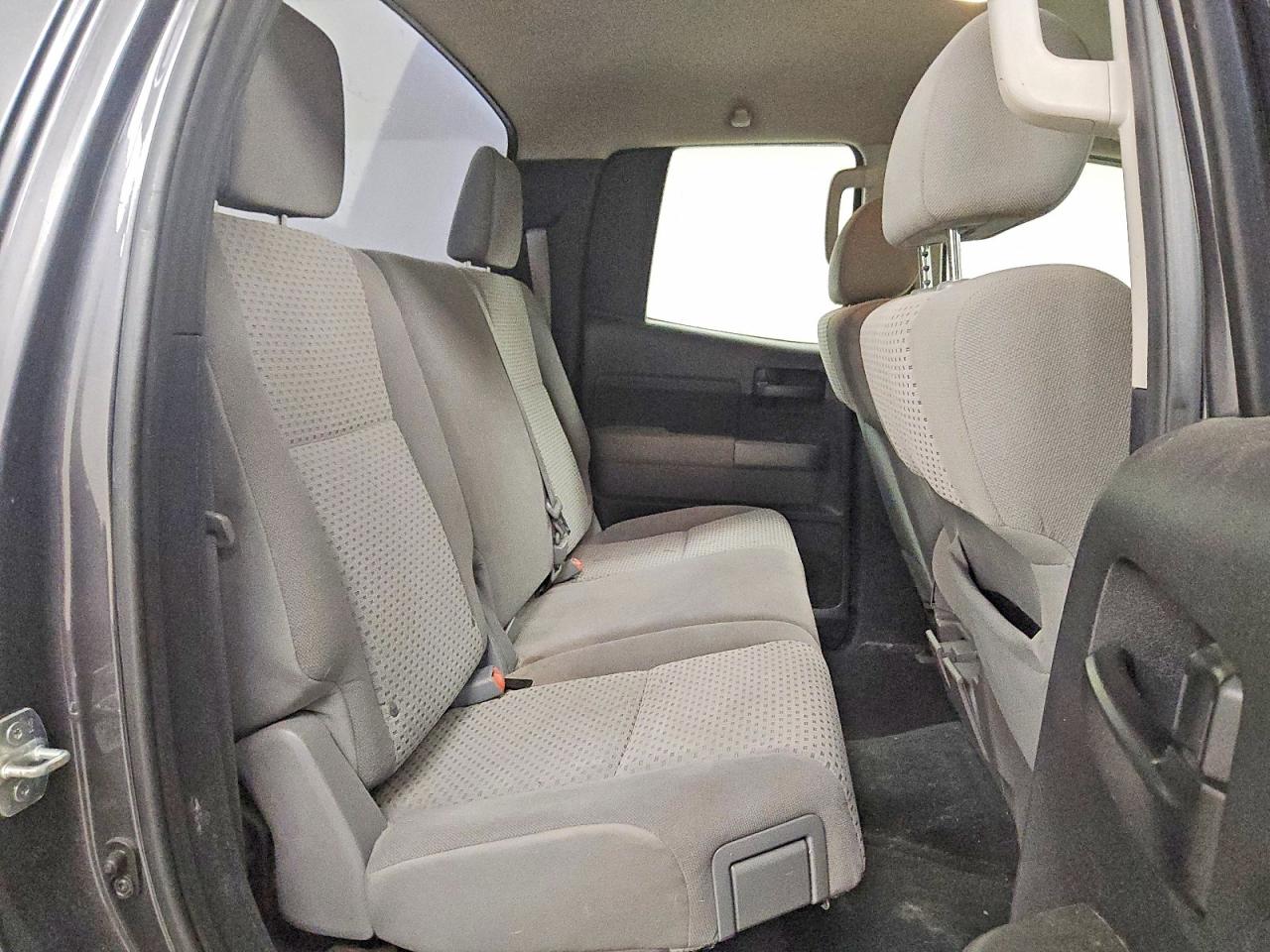 2011 Toyota Tundra Double Cab Sr5 Gray vin: 5TFRM5F19BX034022