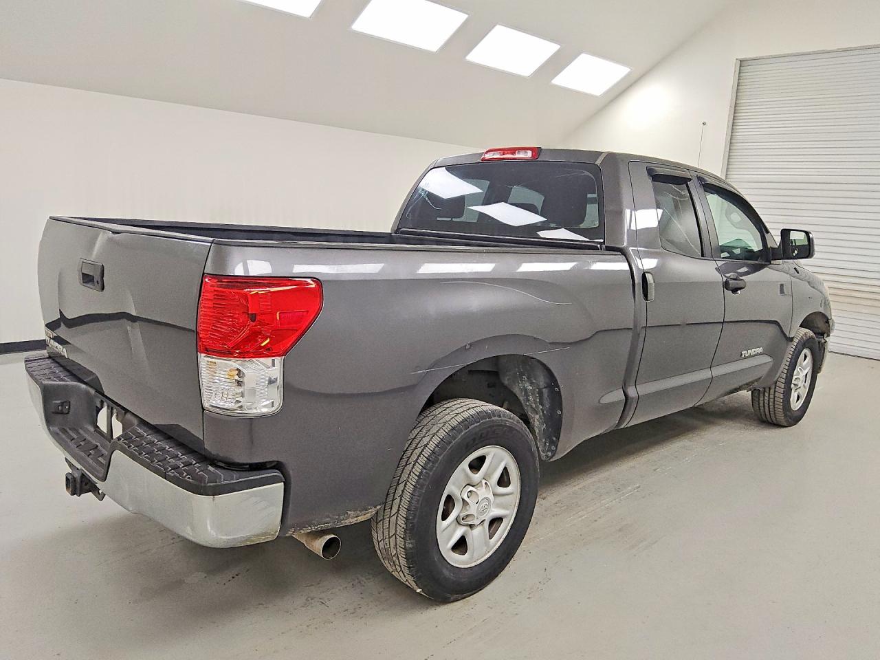 2011 Toyota Tundra Double Cab Sr5 Gray vin: 5TFRM5F19BX034022