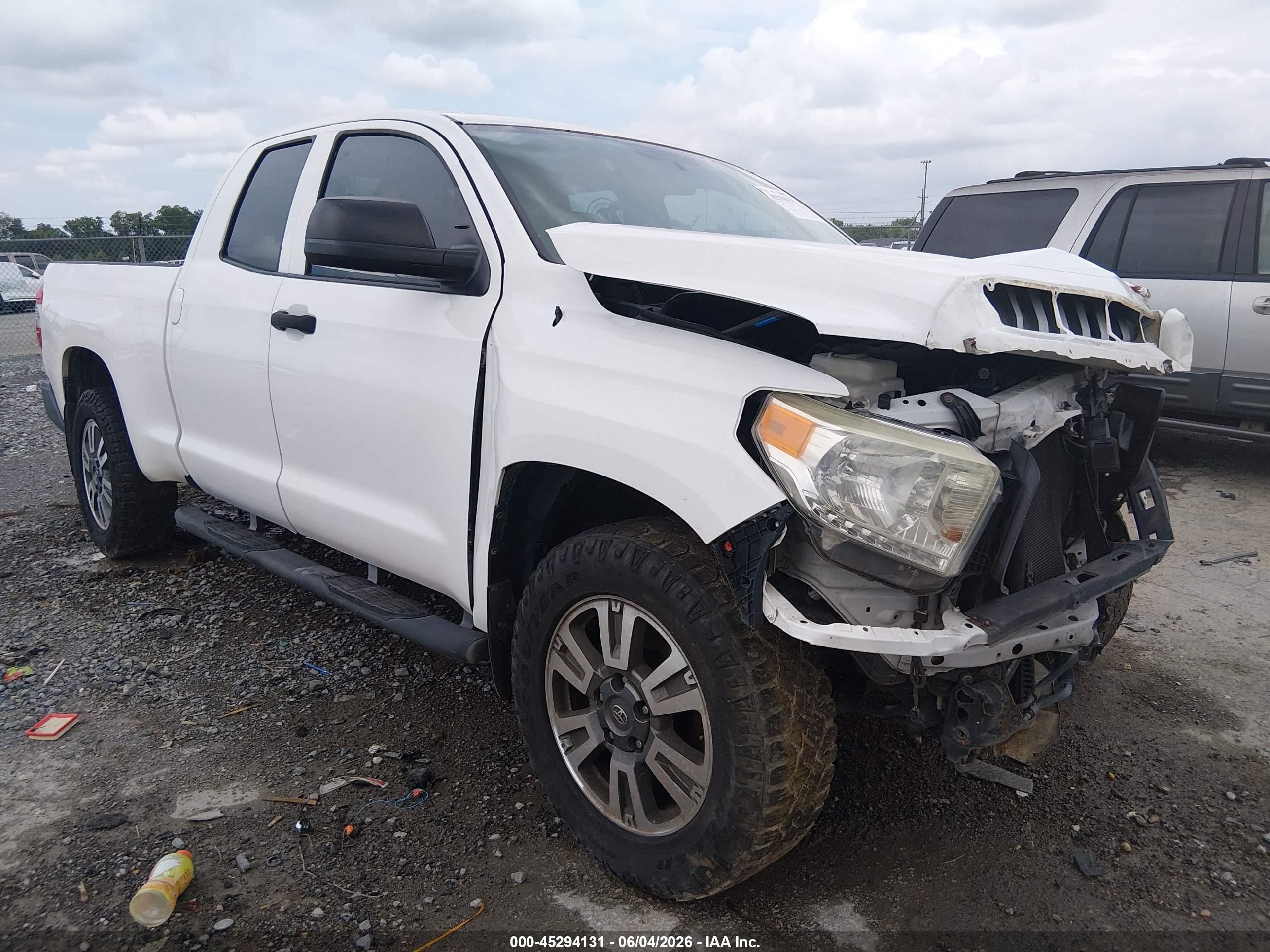 2015 Toyota Tundra Sr 4.6l V8 White vin: 5TFRM5F19FX083856
