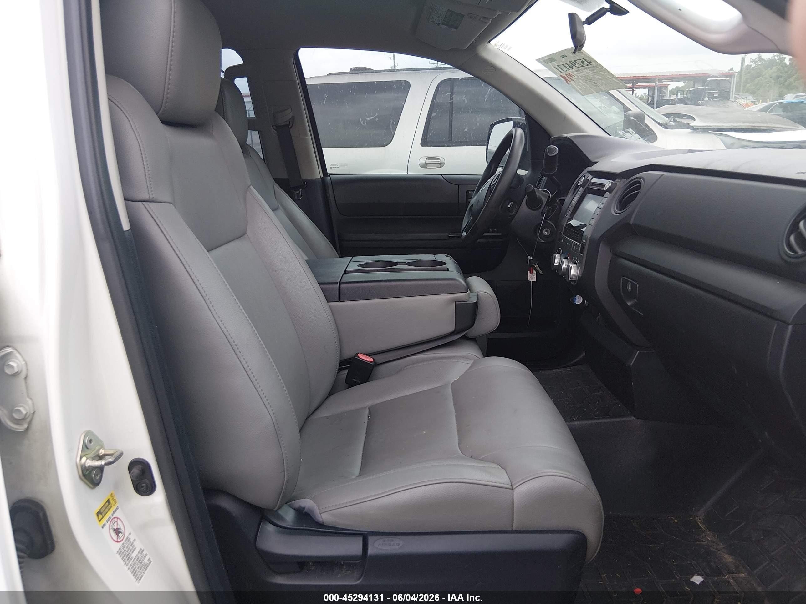 2015 Toyota Tundra Sr 4.6l V8 White vin: 5TFRM5F19FX083856