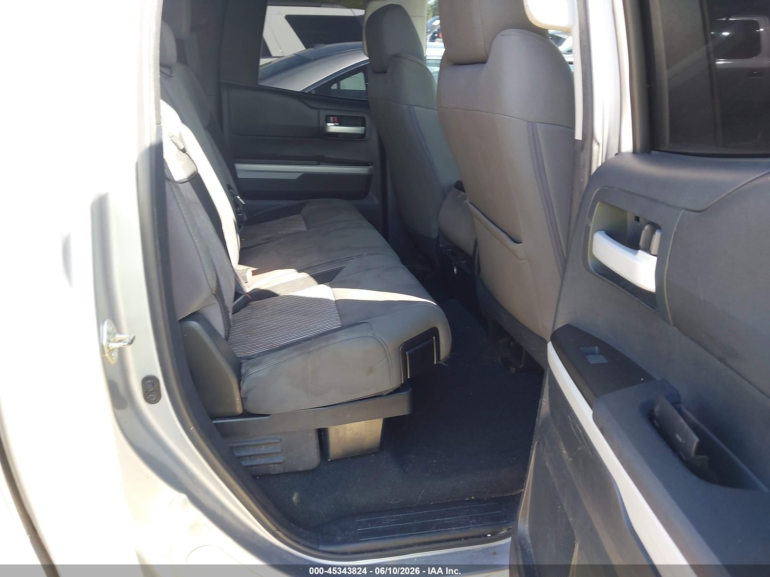 2015 Toyota Tundra Sr5 4.6l V8 Silver vin: 5TFRM5F19FX094551