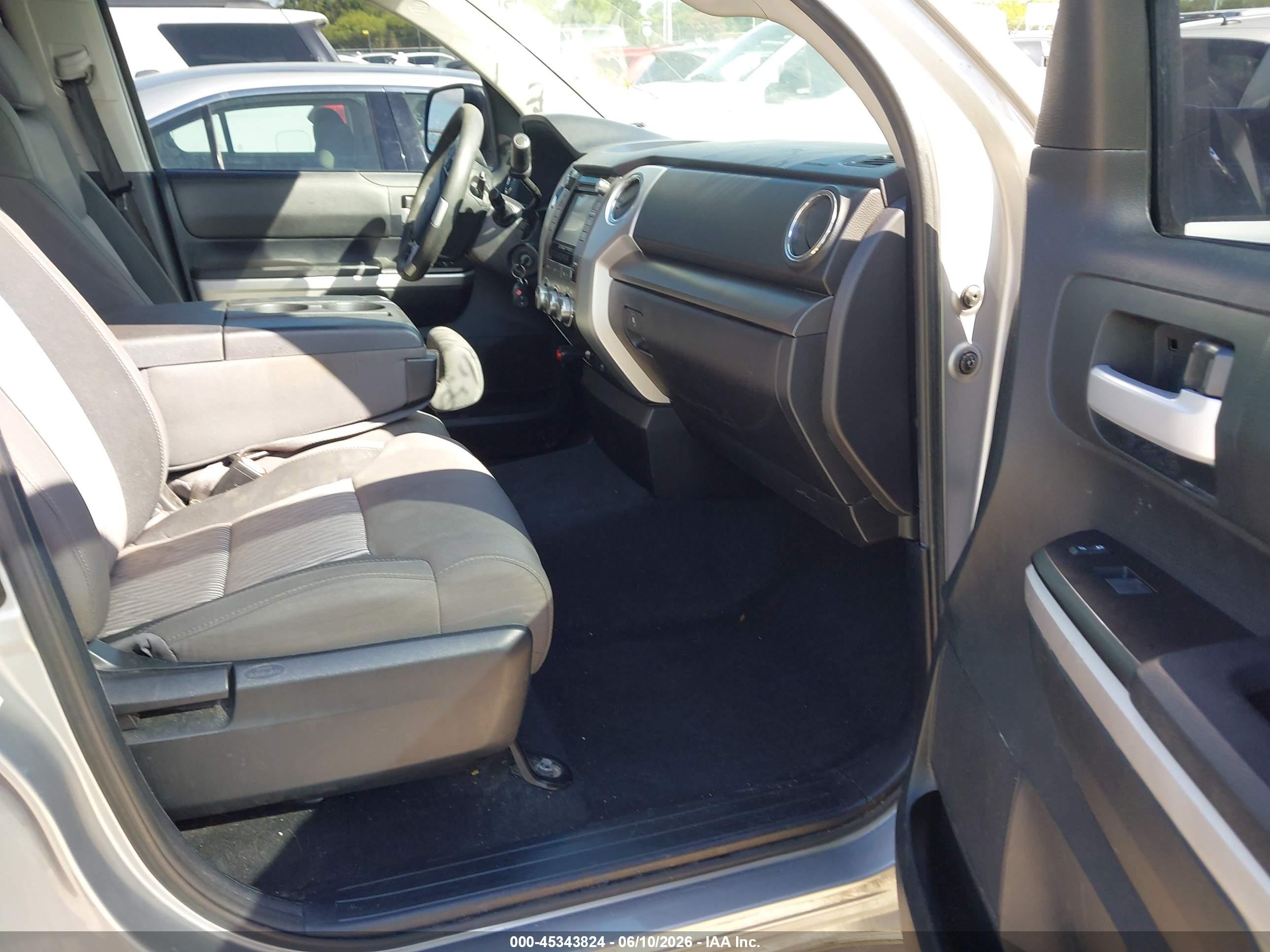 2015 Toyota Tundra Sr5 4.6l V8 Silver vin: 5TFRM5F19FX094551