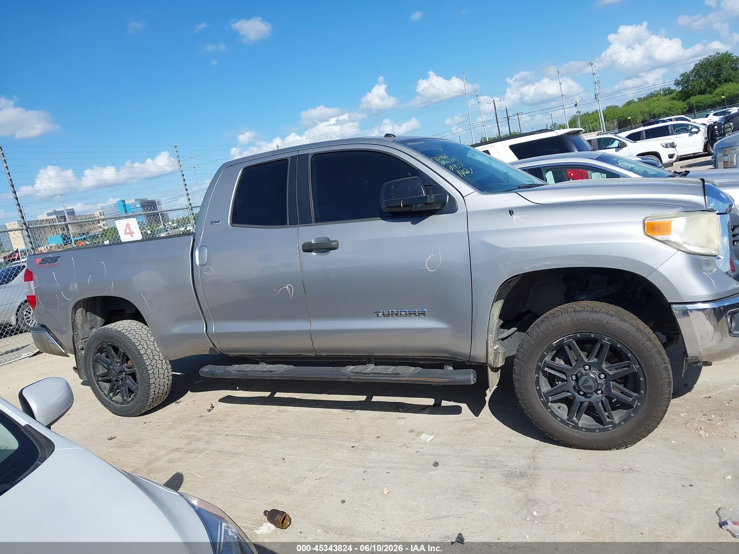 2015 Toyota Tundra Sr5 4.6l V8 Silver vin: 5TFRM5F19FX094551