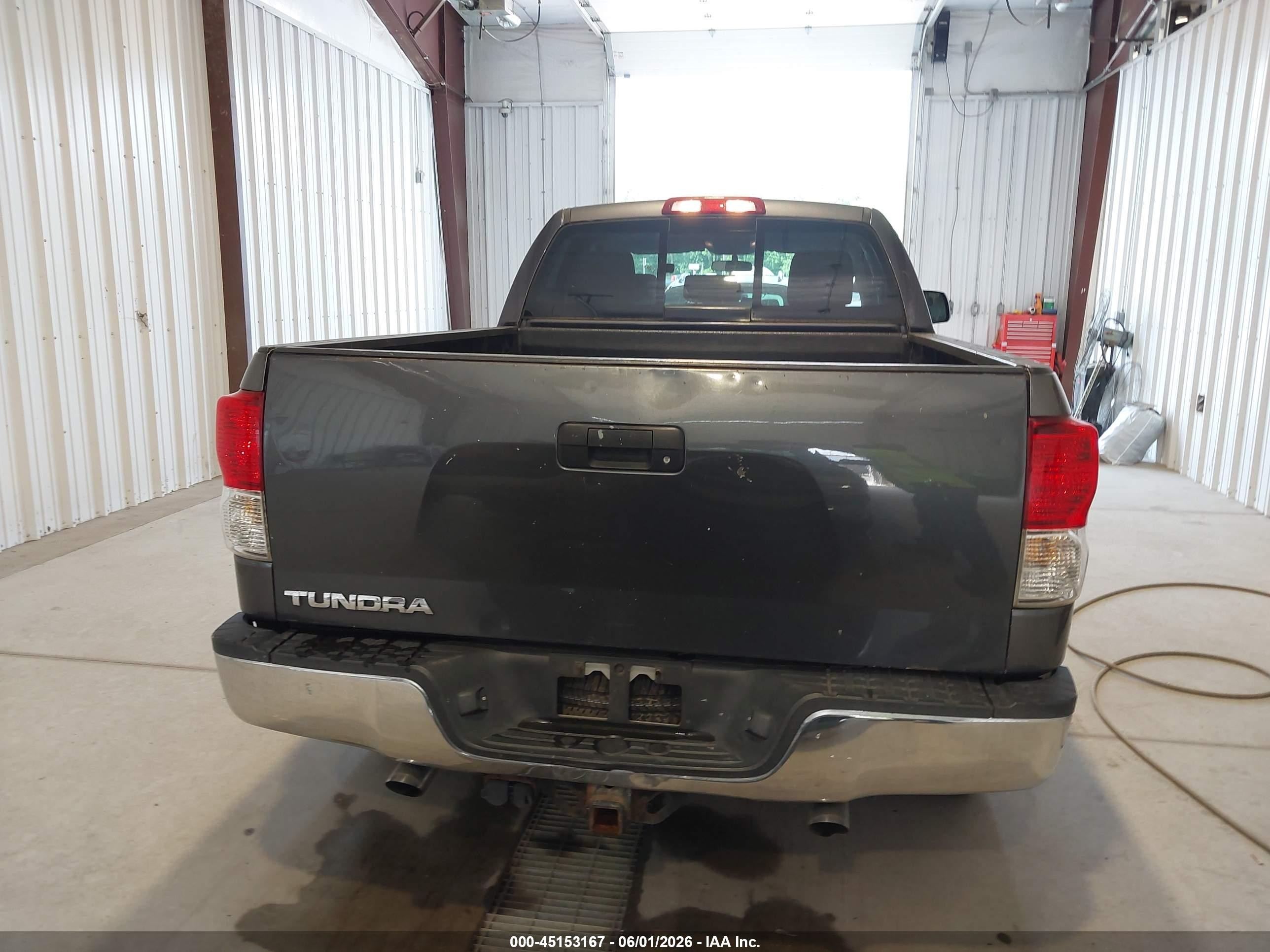 2011 Toyota Tundra Grade 4.6l V8 Серый vin: 5TFRM5F1XBX032957