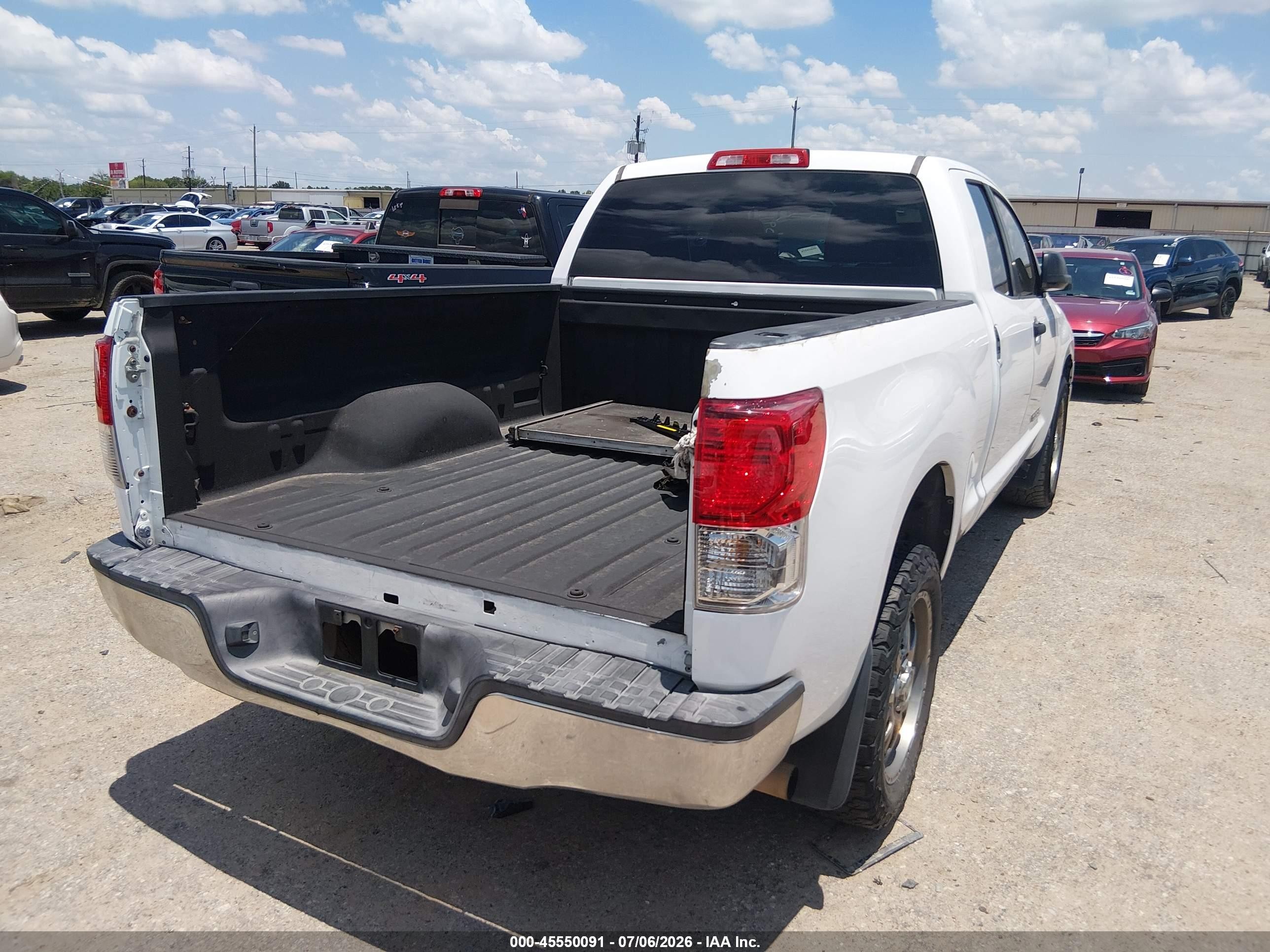2012 Toyota Tundra Grade 4.6l V8 White vin: 5TFRM5F1XCX041675