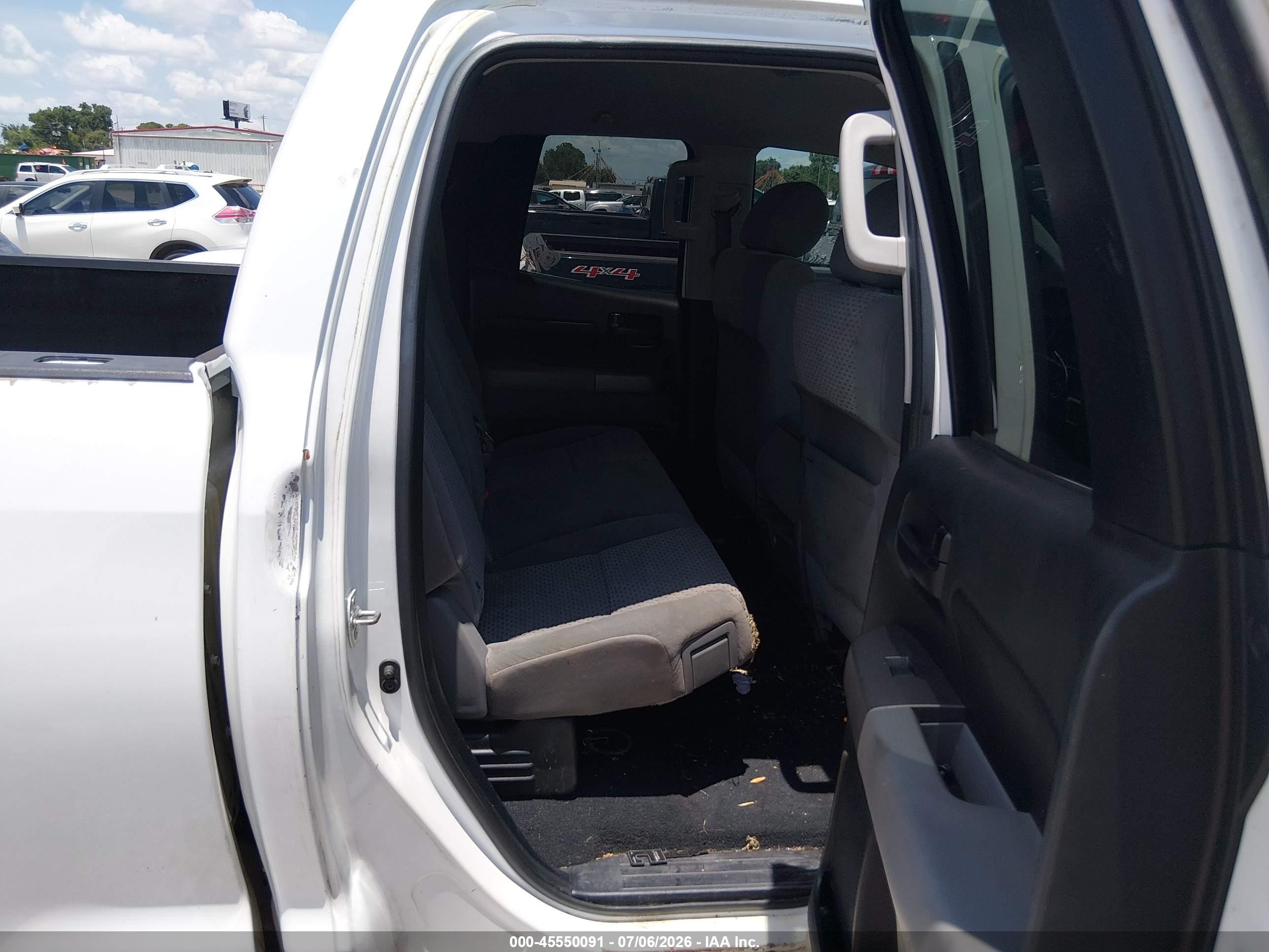 2012 Toyota Tundra Grade 4.6l V8 White vin: 5TFRM5F1XCX041675