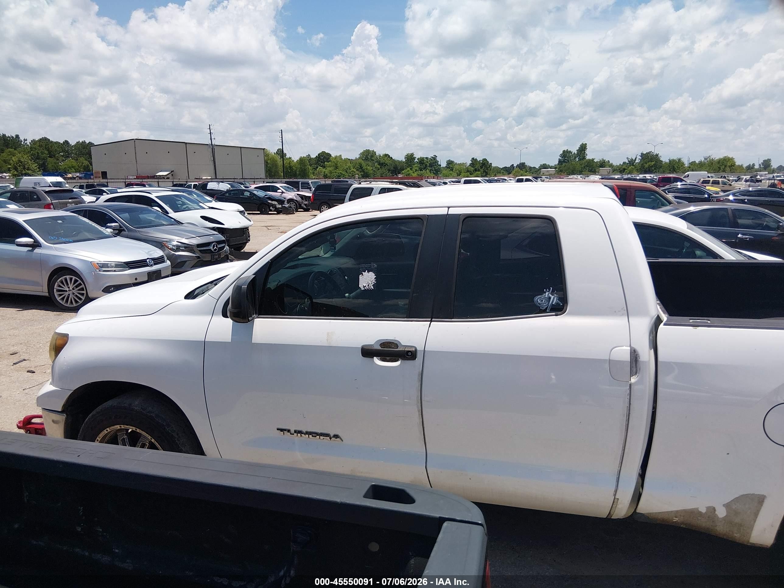2012 Toyota Tundra Grade 4.6l V8 White vin: 5TFRM5F1XCX041675