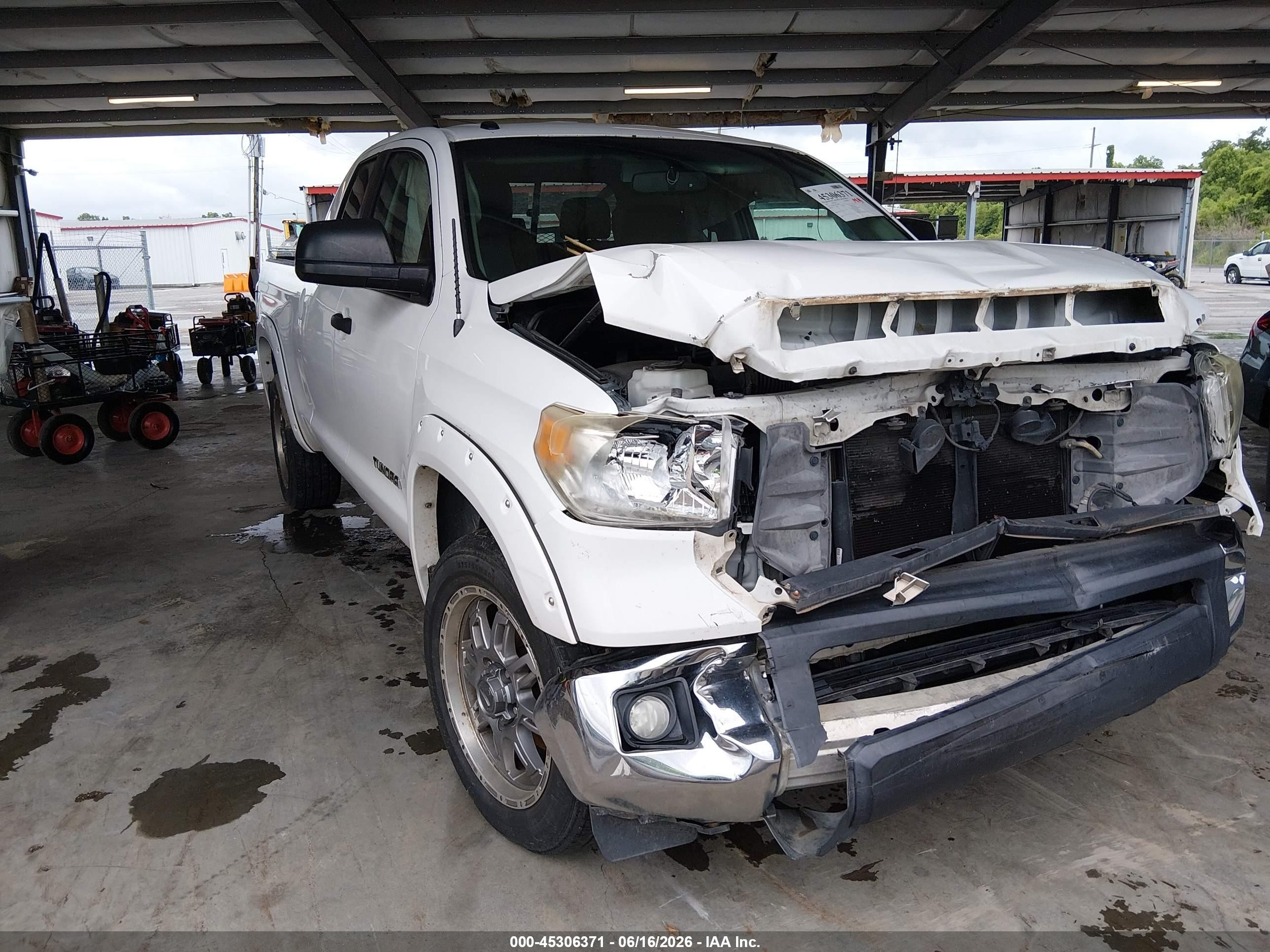 2016 Toyota Tundra Sr5 4.6l V8 White vin: 5TFRM5F1XGX106997