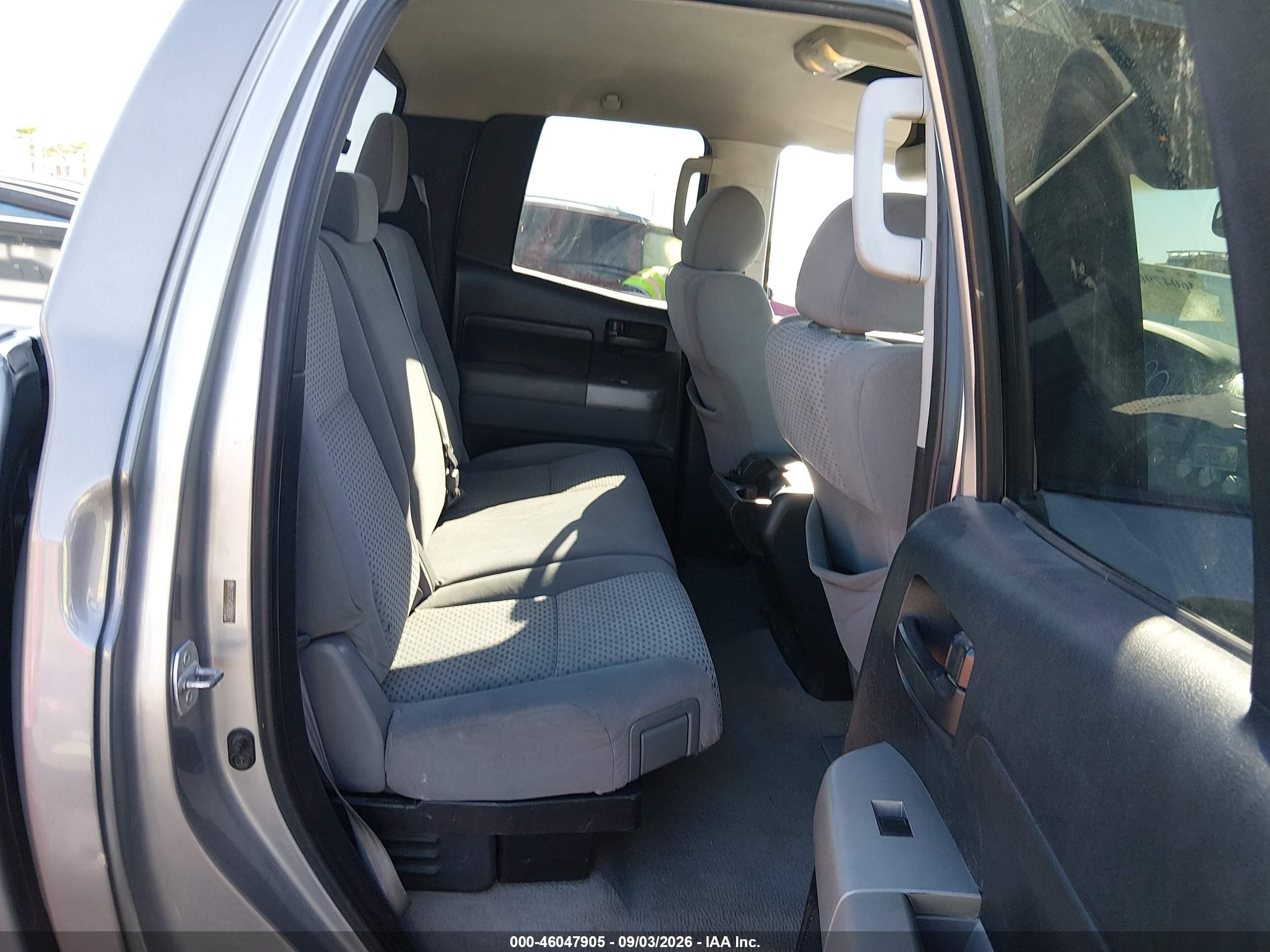 2007 Toyota Tundra Sr5 4.7l V8 Серебряный vin: 5TFRT54127X009671