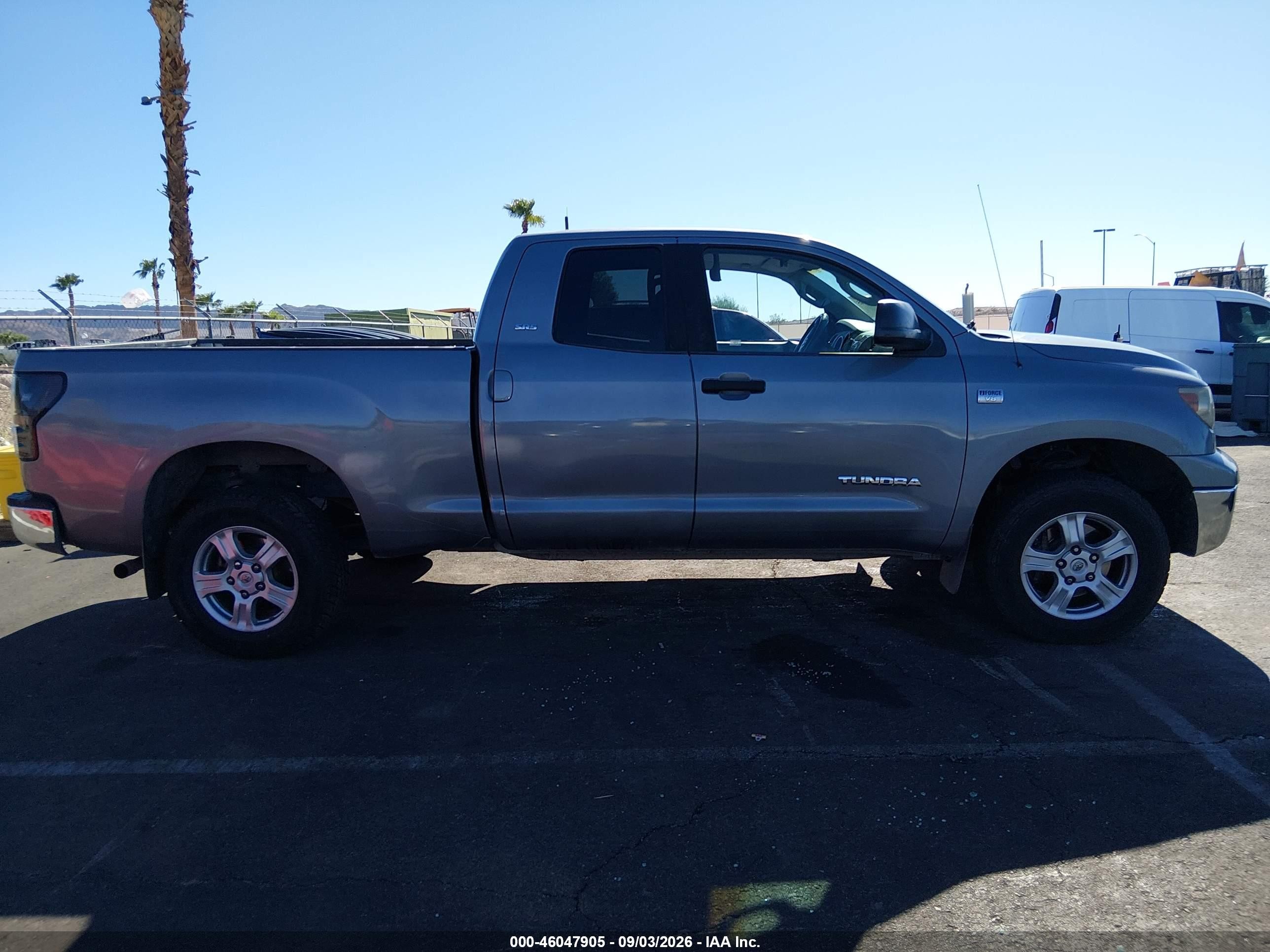 2007 Toyota Tundra Sr5 4.7l V8 Серебряный vin: 5TFRT54127X009671
