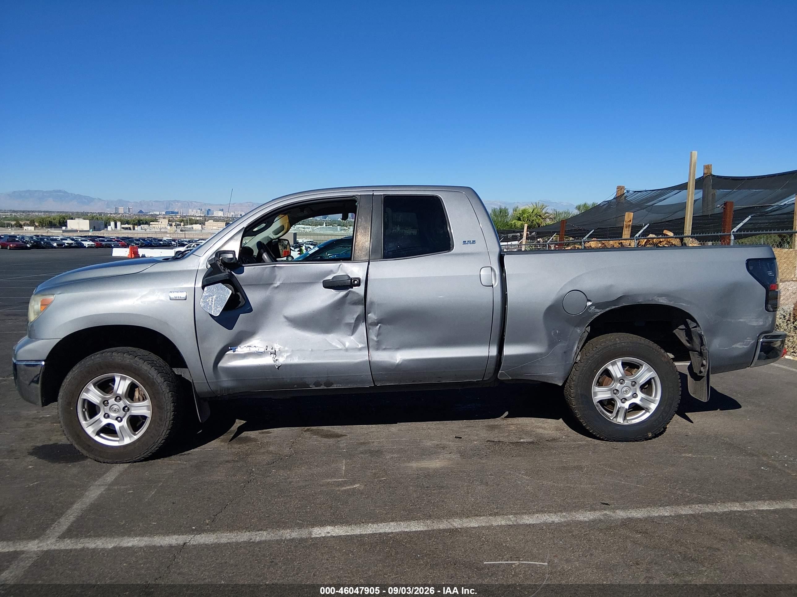 2007 Toyota Tundra Sr5 4.7l V8 Серебряный vin: 5TFRT54127X009671