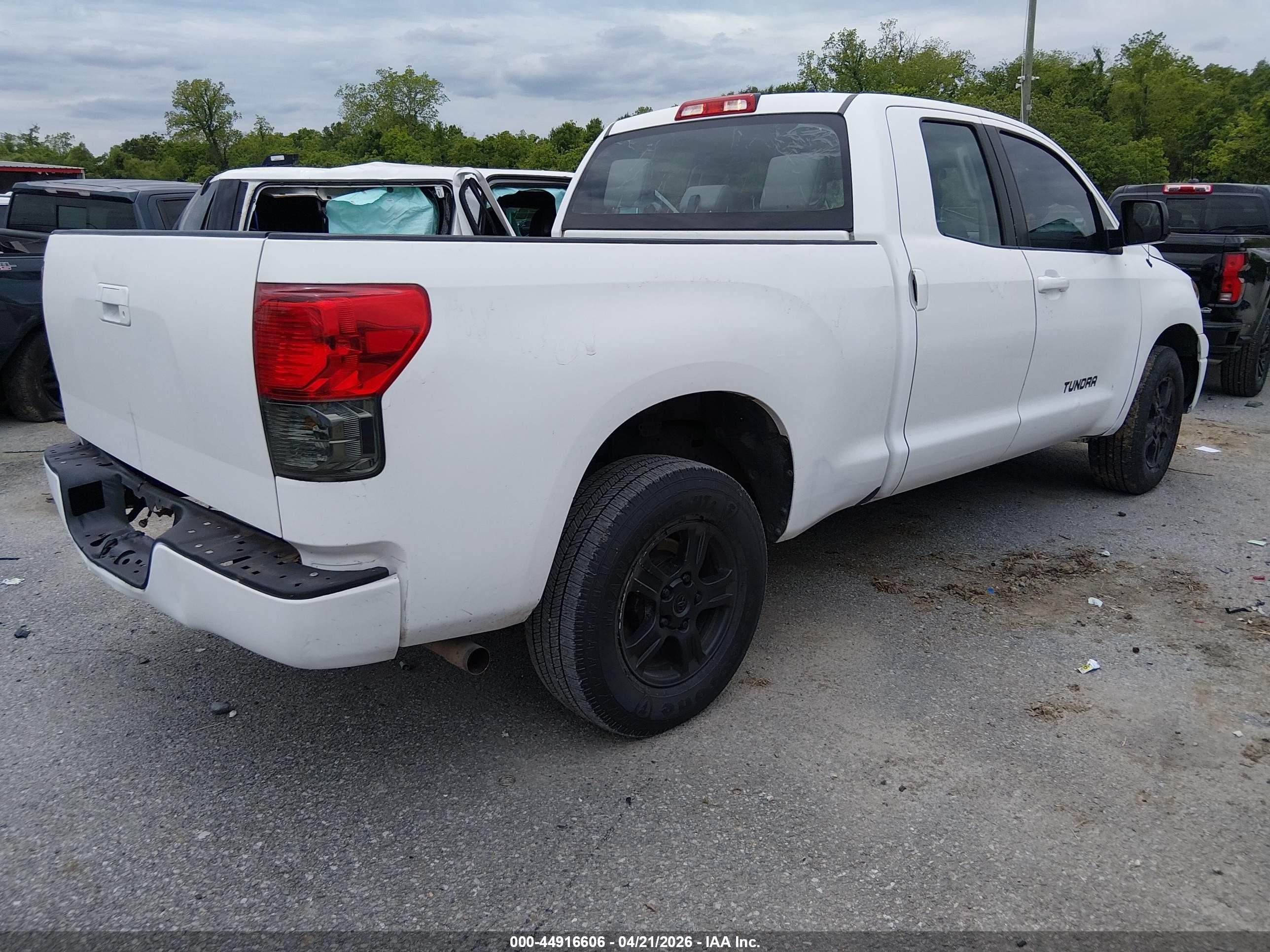 2009 Toyota Tundra Grade 4.7l V8 White vin: 5TFRT54149X028029